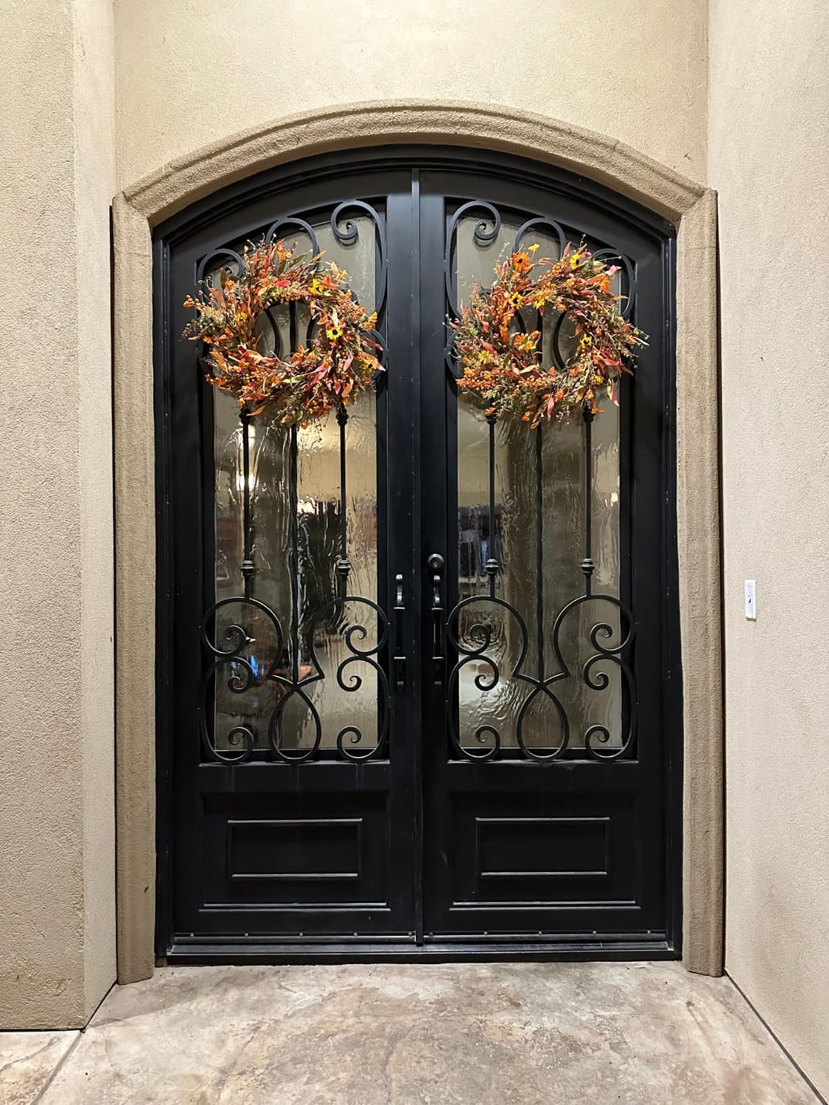 JINGHONG 24 Inch Fall Wreaths for Front Door, Artificial Autumn Wreath with Sunflowers, Berries and Leaves, Thanksgiving Harvest Wreath for Porch Wall Window Fireplace Farmhouse Home Decor customer photo 1