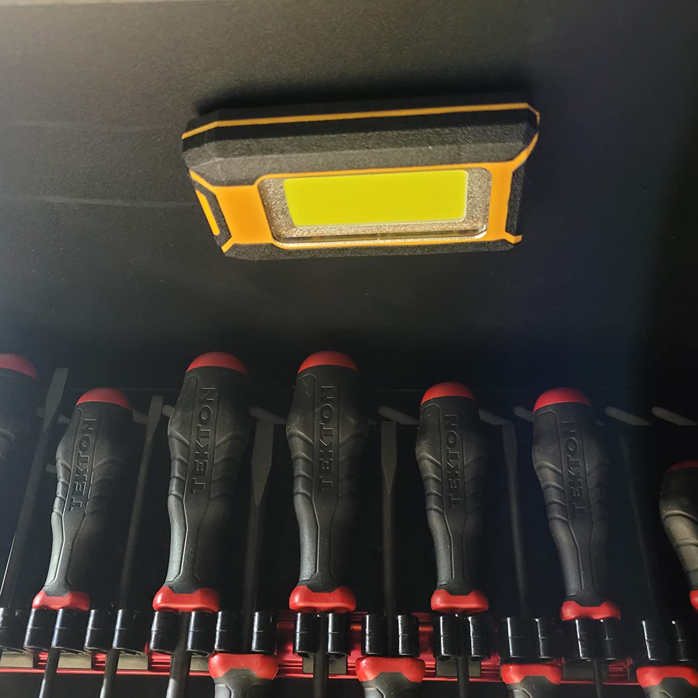 innofox 2-Pack LED Rechargeable Magnetic Work Light 1500 Lumens, Hanging Hook with 3 Modes, LED Work Light for Car Repair, Camping, and Hurricane Use customer photo 2