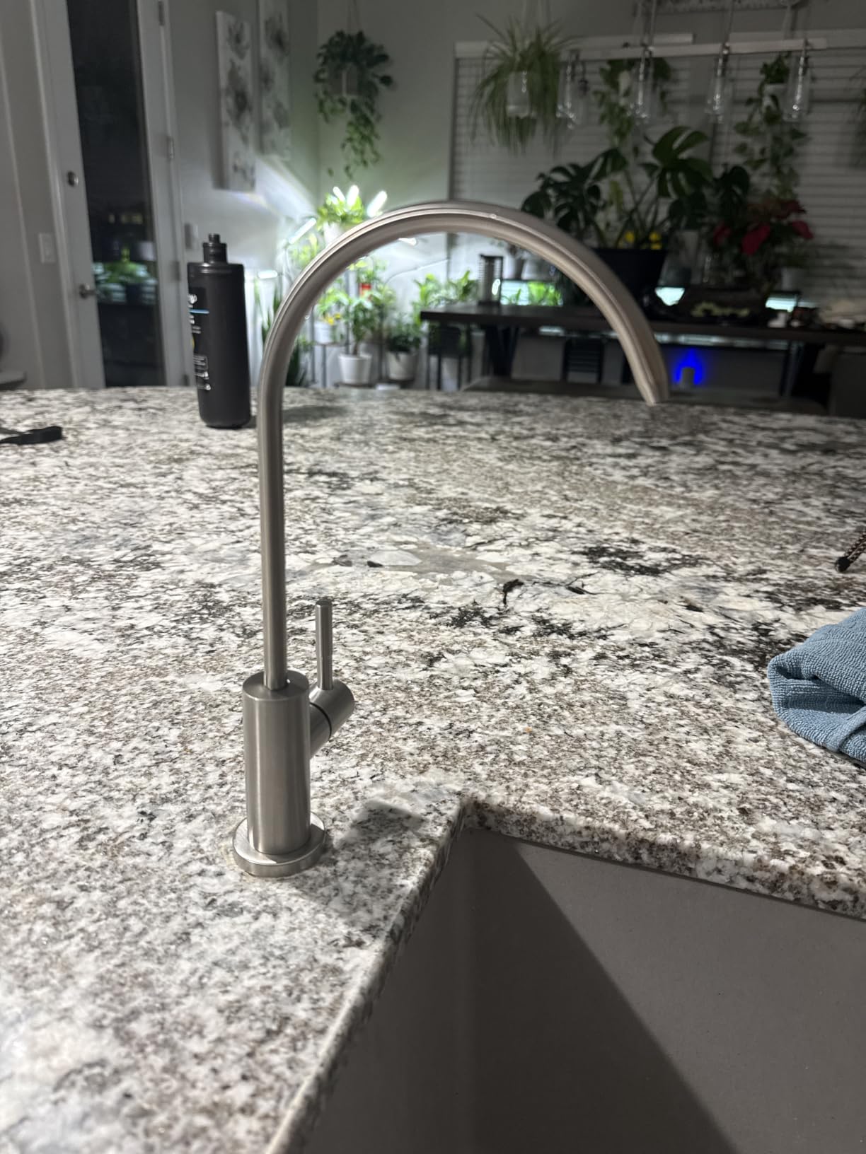 WEWE Black Kitchen Faucet, 2-Mode Sprayer, High Arc Bar Sink Faucet customer photo 1