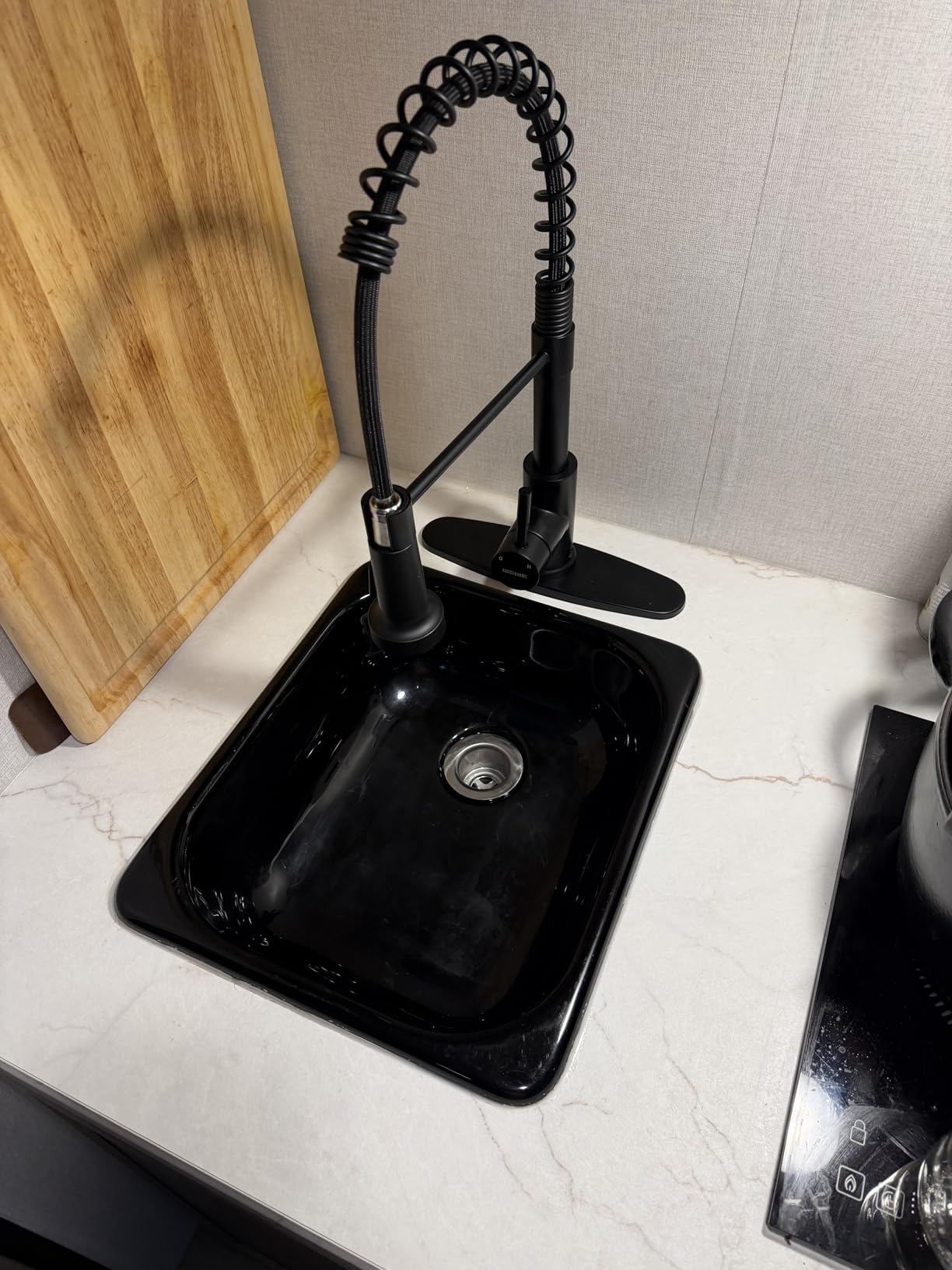 WEWE Black Kitchen Faucet, 2-Mode Sprayer, High Arc Bar Sink Faucet customer photo 2