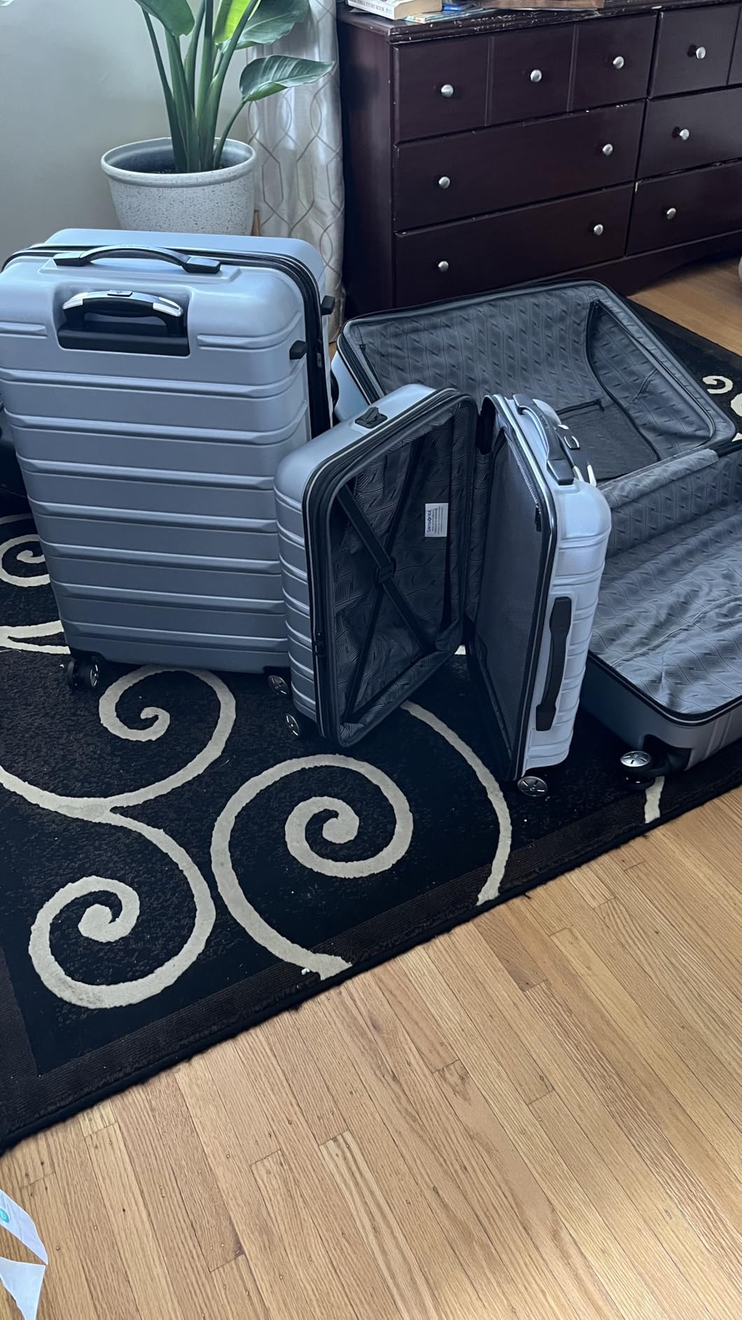 Samsonite Omni 2 Hardside 3 Piece Set - Includes Global Carry-On, Medium, & Large Checked Suitcases - 360° Dual Spinner Wheels - Integrated TSA Lock & Expansion - Amazon Exclusive - Midnight Black customer photo 2