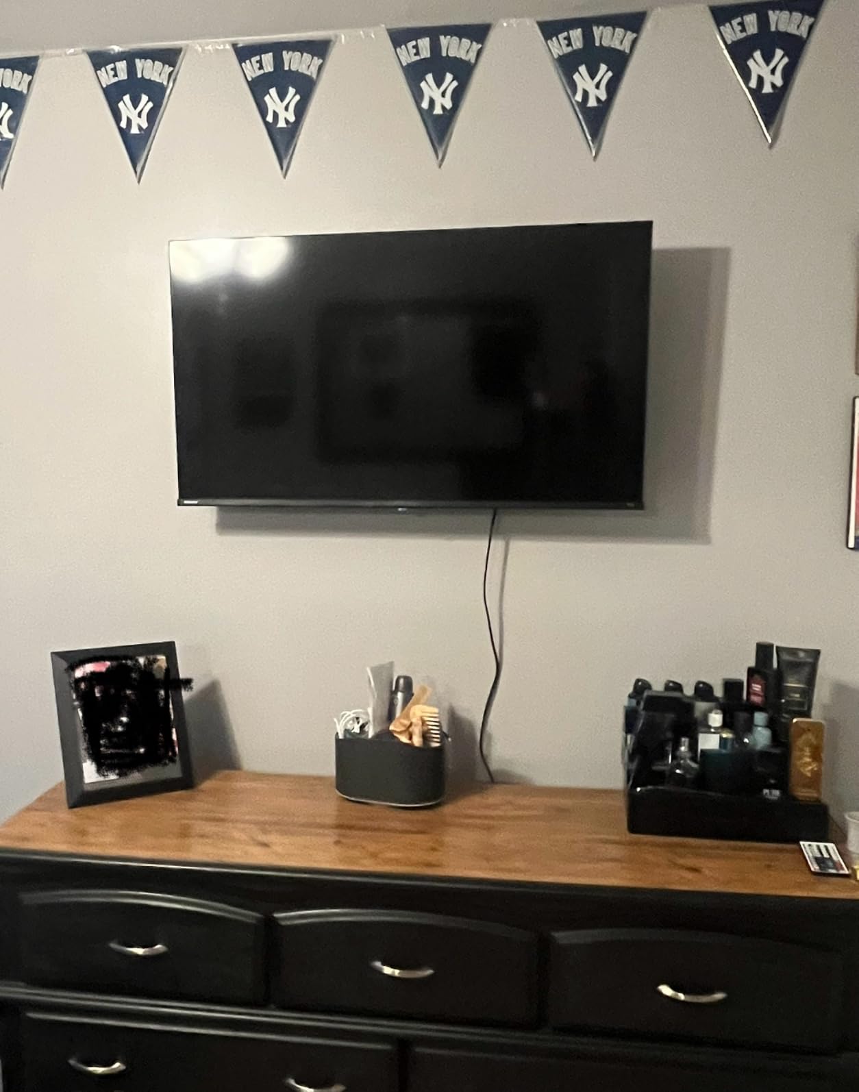 Pipishell Full Motion TV Wall Mount for 26–65 inch TVs up to 77 lbs | Max VESA 400x400mm, TV Mount Bracket with Articulating Arms, Extension, Tilt, Swivel, Leveling, Reinforced Steel Structure customer photo 1