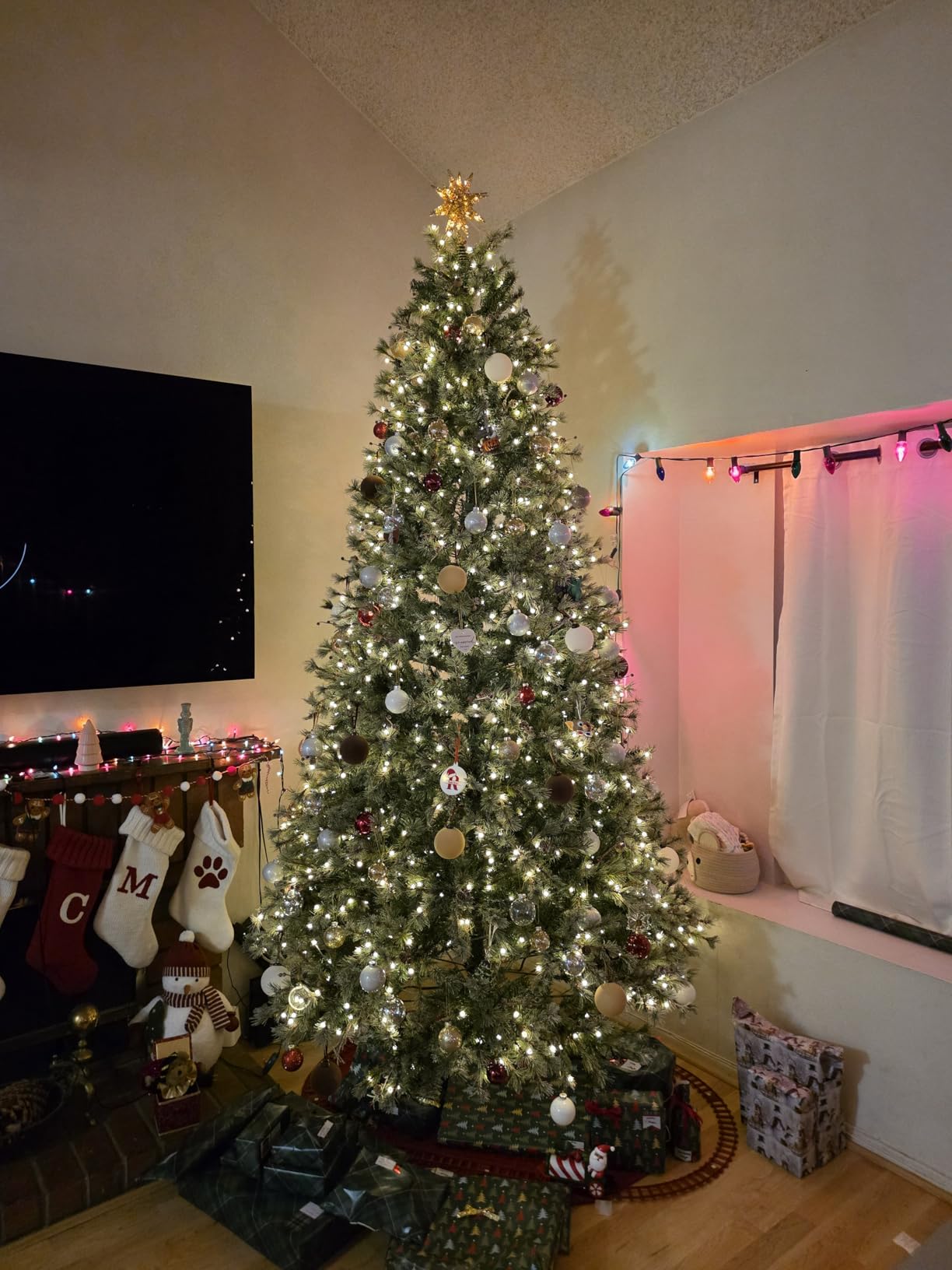 Lewondr Christmas Tree Topper, Plug 3D Starburst Lighted Star Tree Topper customer photo 1