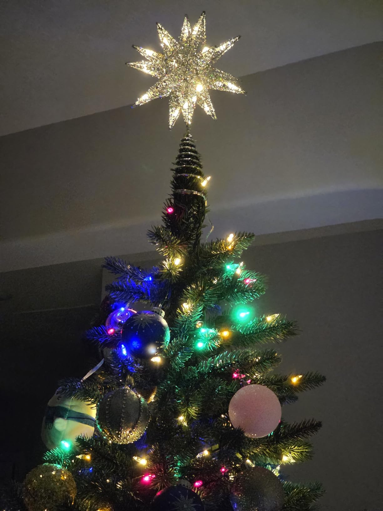 Lewondr Christmas Tree Topper, Plug 3D Starburst Lighted Star Tree Topper customer photo 2