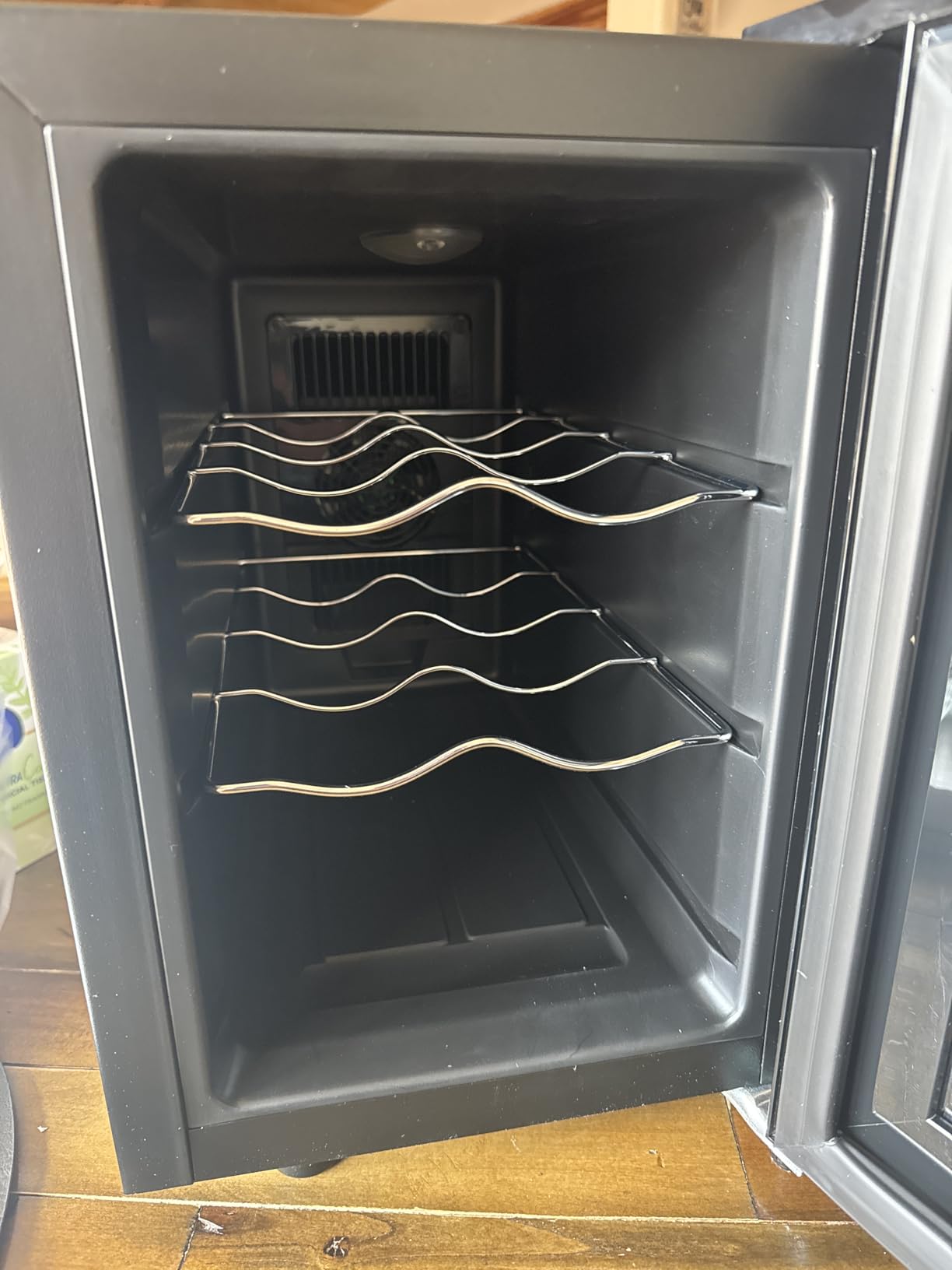 BLACK+DECKER 8-Bottle Thermoelectric Wine Cellar, BD60026, Black customer photo 1