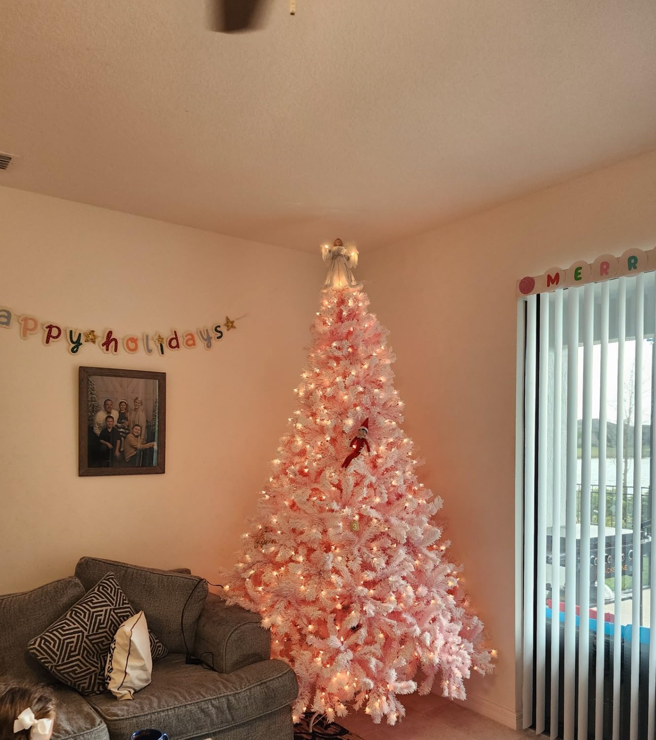 Yaheetech 6ft Pre-Lit Snow Flocked Artificial Christmas Tree, 250 Lights customer photo 2