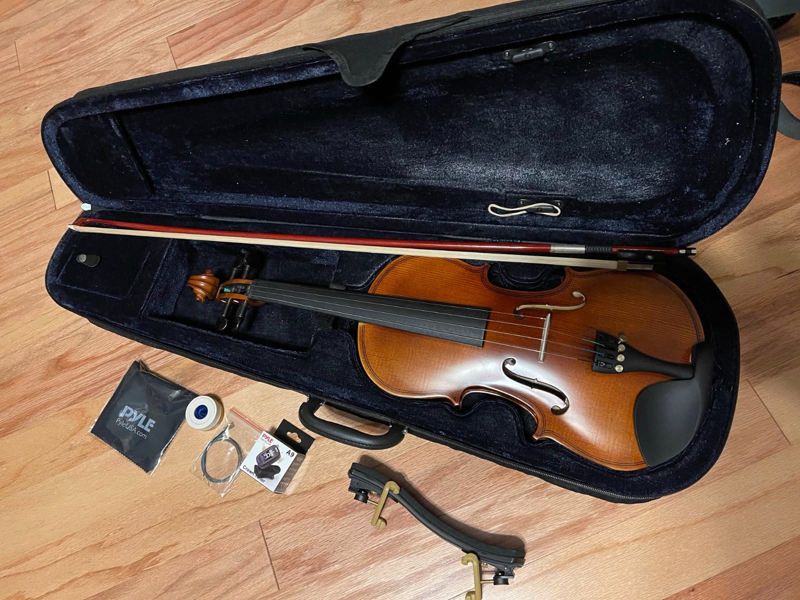 Pyle 4/4 Full Size Acoustic Violin for Beginners – Complete Violins Set with Hard Case, Bow, Extra Strings, Rosin, Full Accessories Kit - Mobile App Tuner 2 Month Free Lessons for Kids & Adults customer photo 1