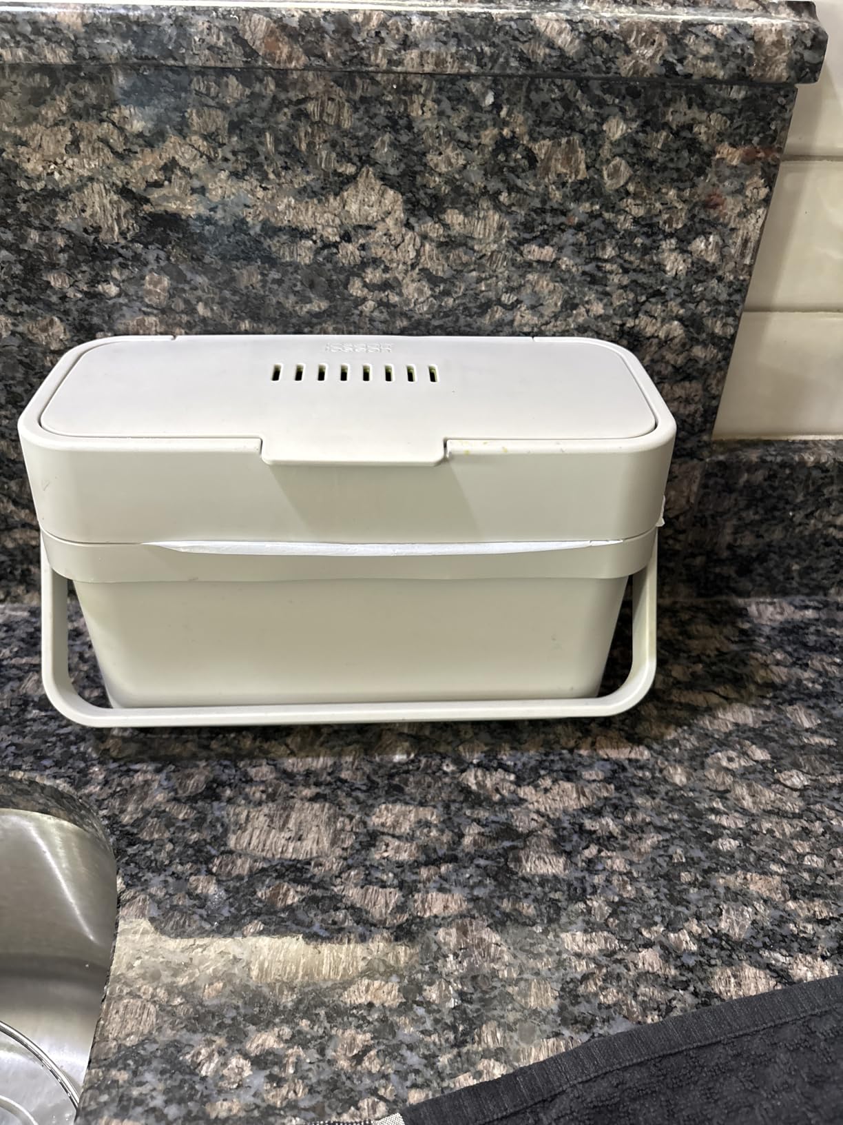 Joseph Joseph Compo Wall Mountable Compost Caddy, 1 Gallon customer photo 2
