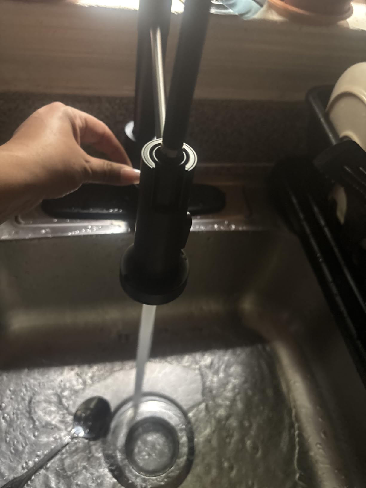 DJS Kitchen Sink Faucet with Pull Down Sprayer Single Handle Matte Black customer photo 2