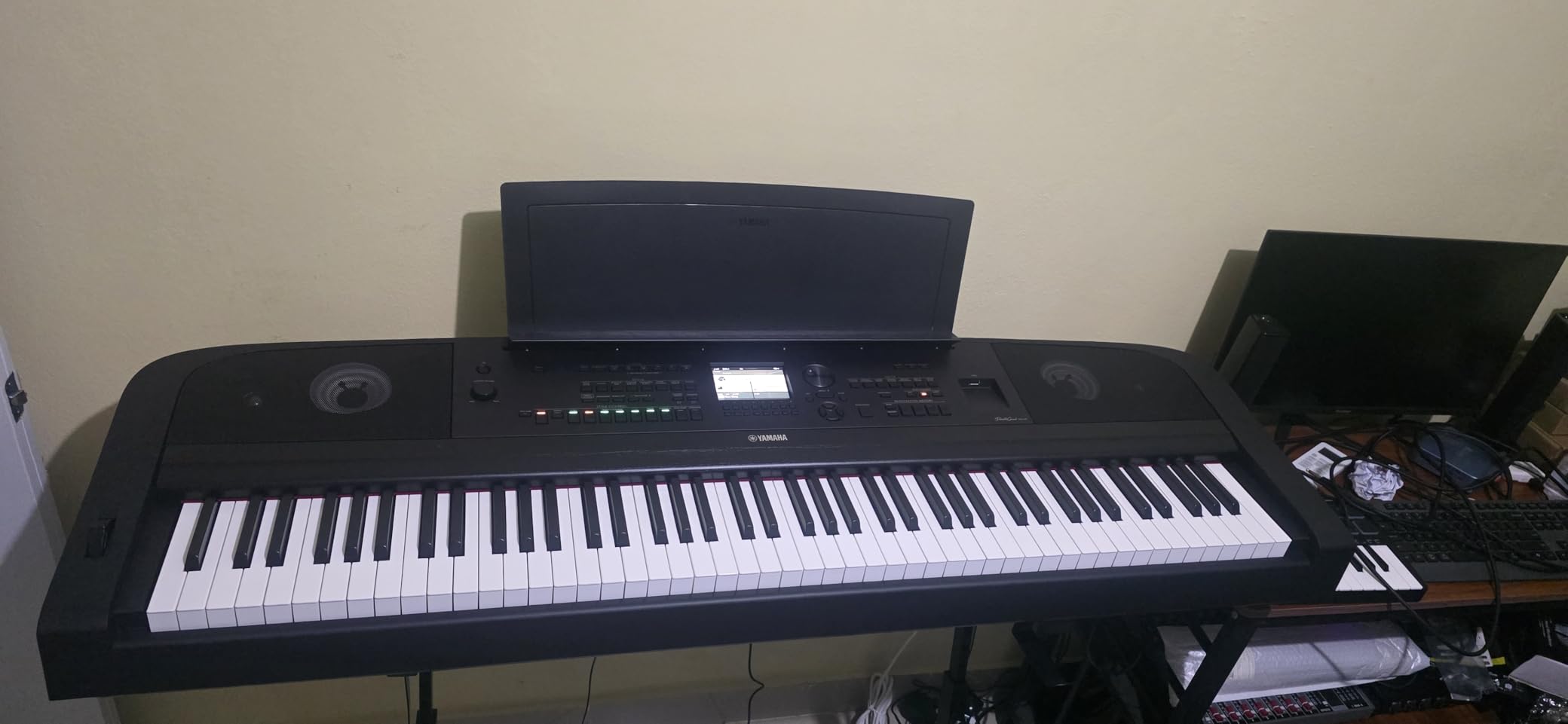 Yamaha DGX-670B 88-Key Weighted Digital Piano, Black customer photo 1