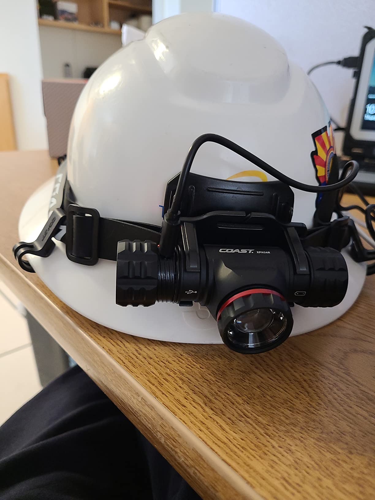 Coast XPH34R 2700 Lumen USB-C Rechargeable LED Headlamp with Pure Beam Twist Focus and Magnetic Base customer photo 2