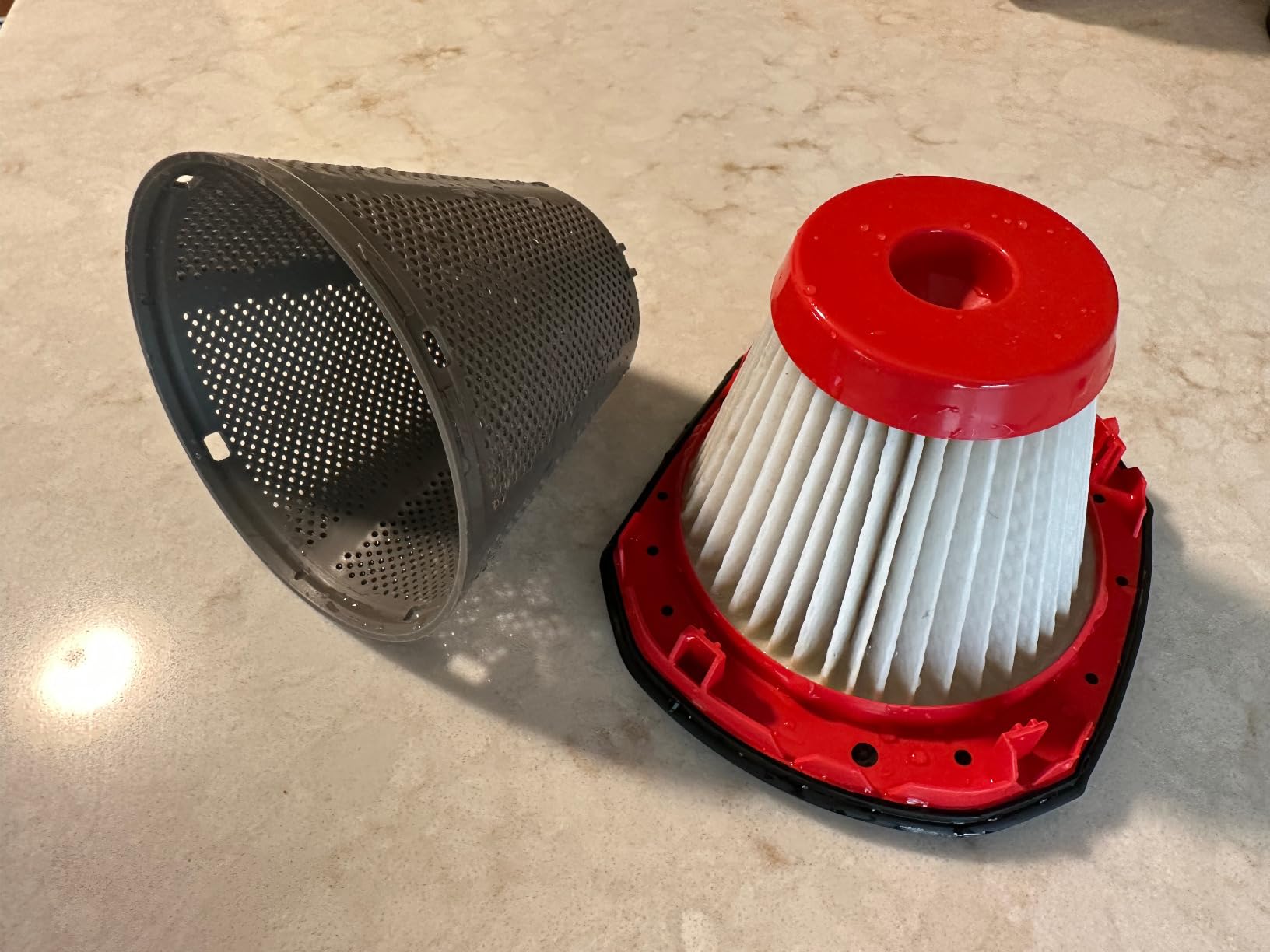 CRAFTSMAN V20 Cordless Hand Vacuum, 45 CFM, 2 Stage Filtration System with Filter, Battery and Charger Included (CMCVH001C1) customer photo 2