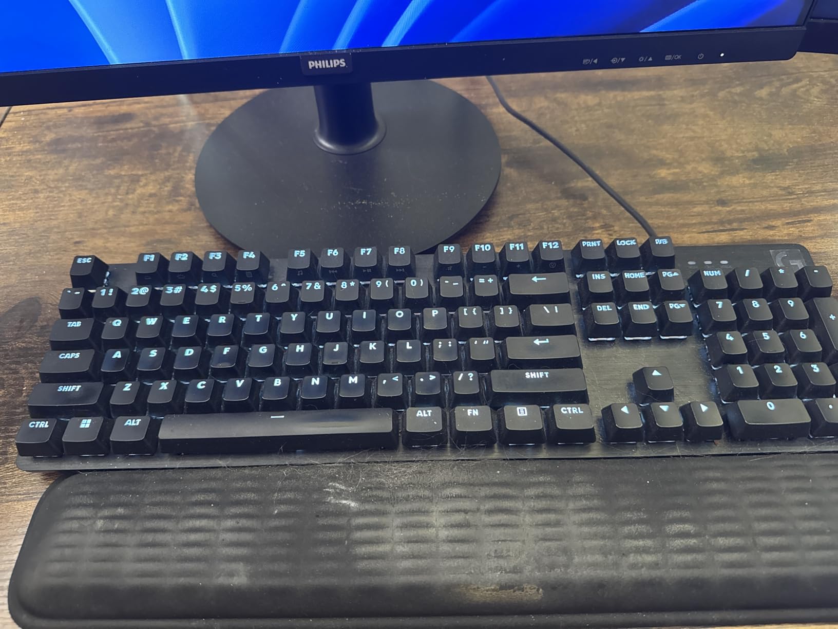 Logitech G413 SE Full-Size Mechanical Gaming Keyboard - Black customer photo 1