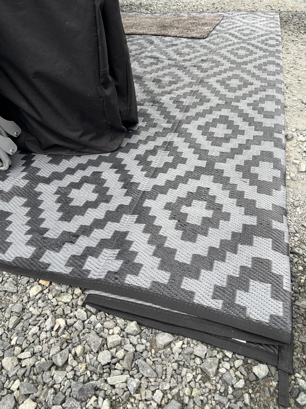 SAND MINE Waterproof Outdoor Rug 5x8 ft, Plastic Reversible Rug, Modern Area Rug, Large Floor Mat for Outdoors, RV, Patio, Backyard, Deck, Picnic, Beach, Camping, Black & Beige customer photo 1