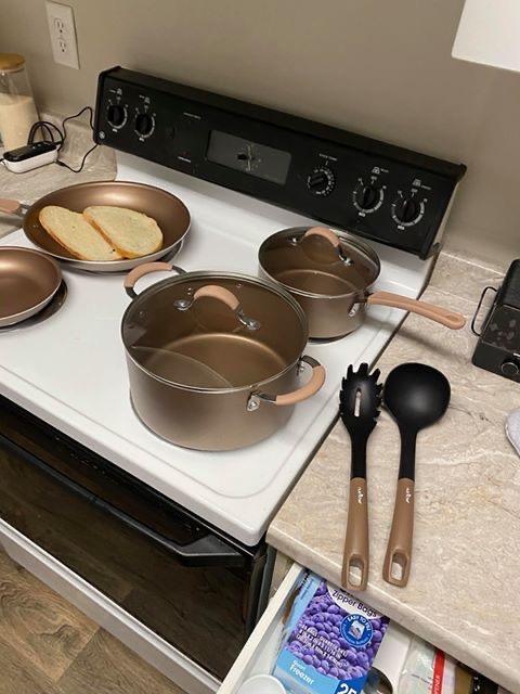 NutriChef Professional 20 Pc Pots and Pans Set Non Stick in Navy Blue - Includes Bakeware & Utensils, Induction Ready, Easy Clean customer photo 2