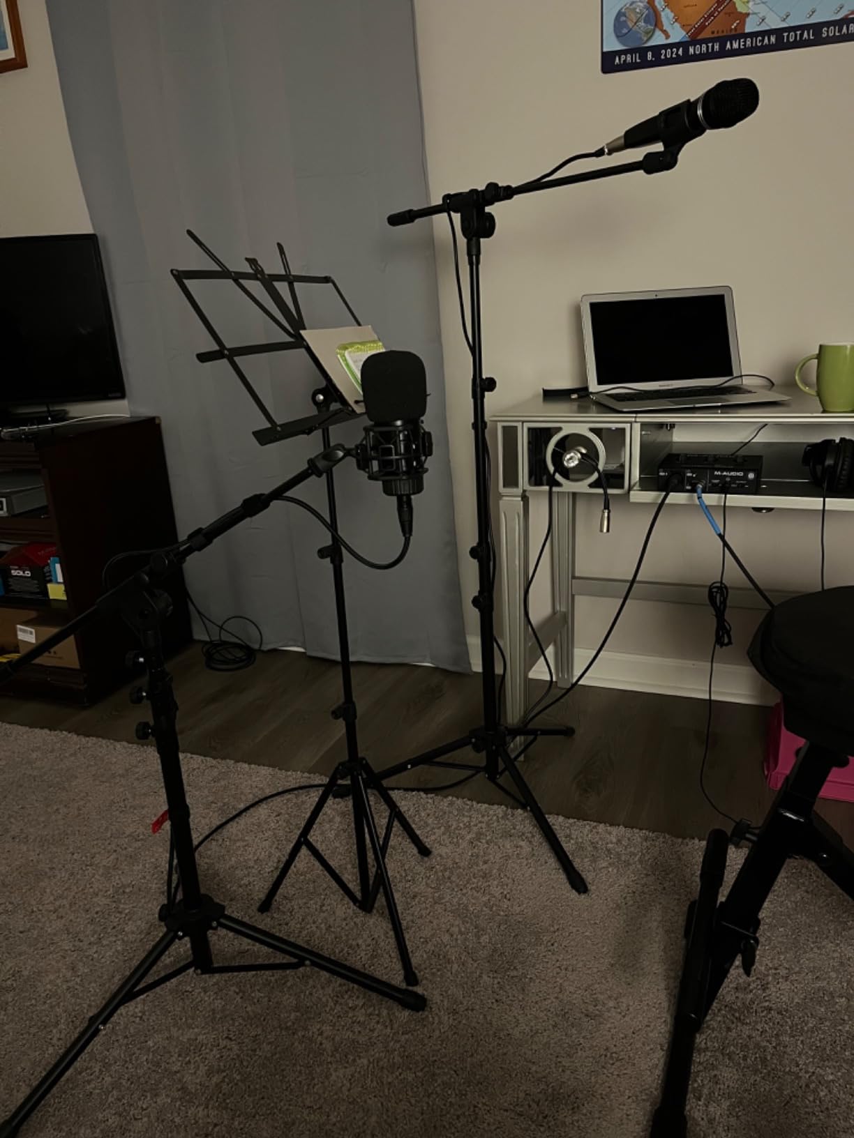 CAHAYA Mic Stand Floor Adjustable - Tripod Boom Arm Microphone Stand with Carrying Bag 2 Mic Clips 3/8