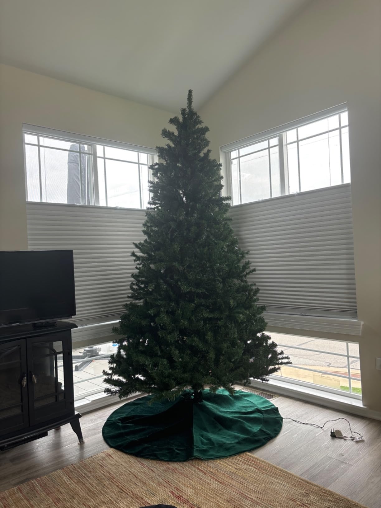 Casafield 7.5FT Realistic Pre-Lit Green Spruce Artificial Holiday Christmas Tree with Sturdy Metal Stand customer photo 2
