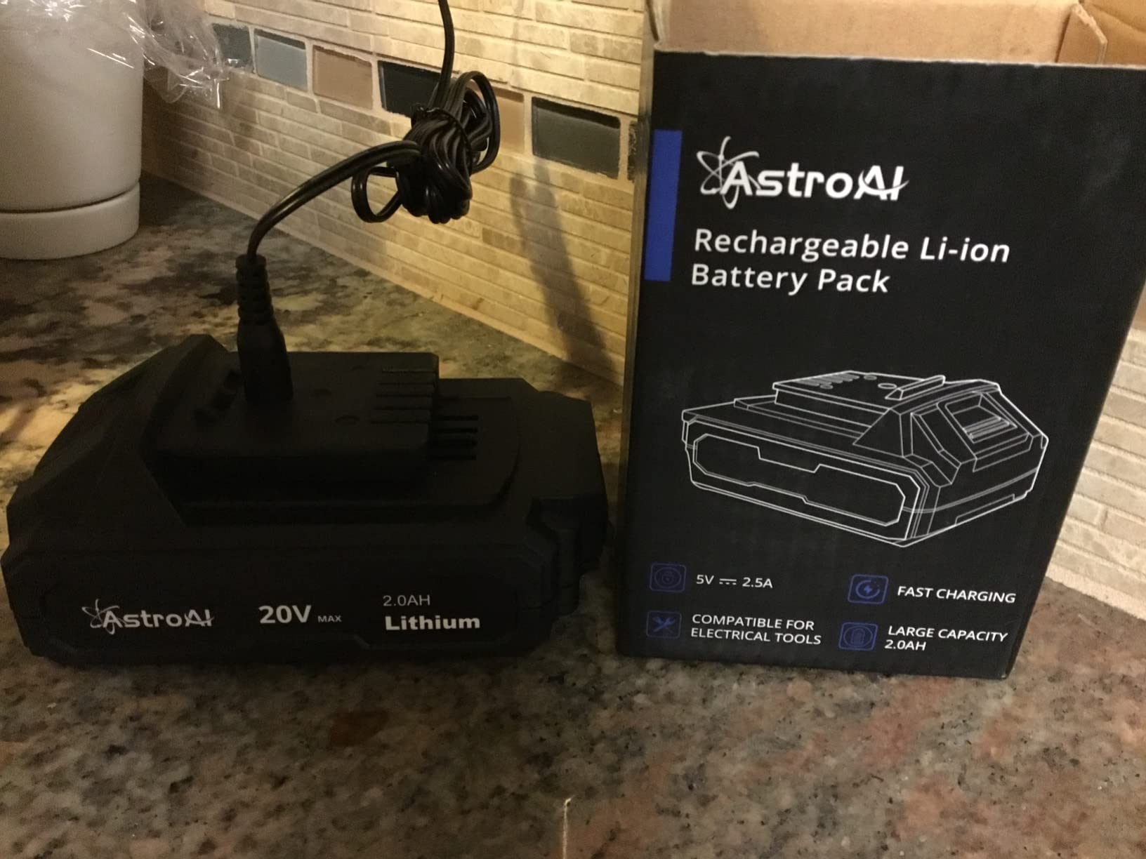 AstroAI Cordless Tire Inflator Portable Air Compressor 160PSI 12VDC Battery customer photo 2
