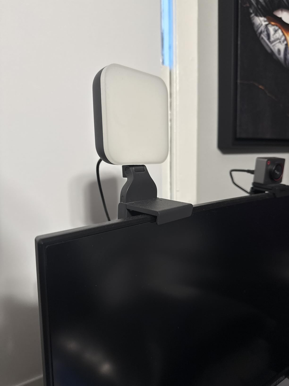 Logitech for Creators Litra Glow Premium LED Streaming Light - Graphite customer photo 1