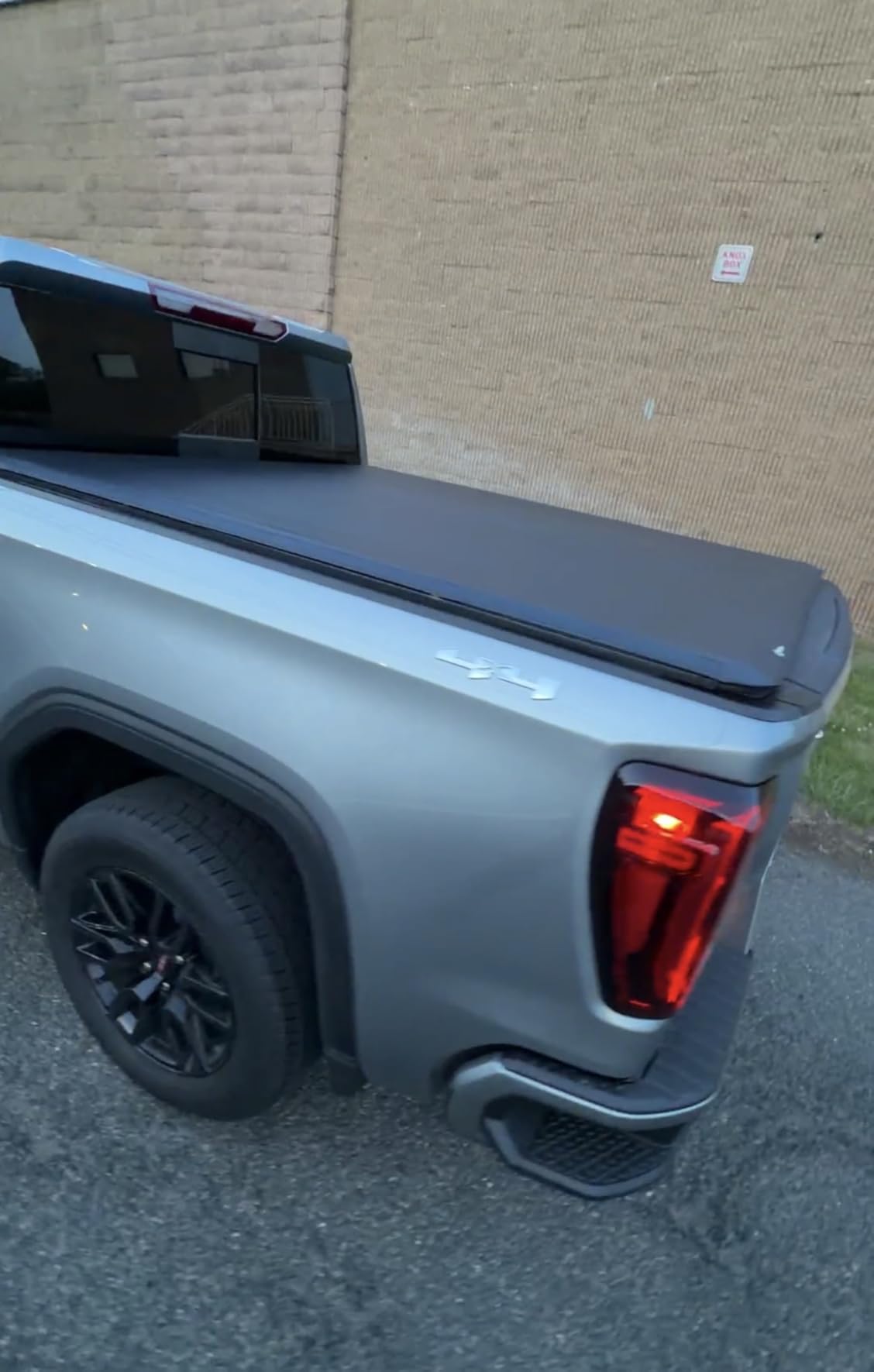 YITAMOTOR Soft Roll Up Tonneau Cover Fit for 2019-2026 Silverado 1500 5.8ft customer photo 2