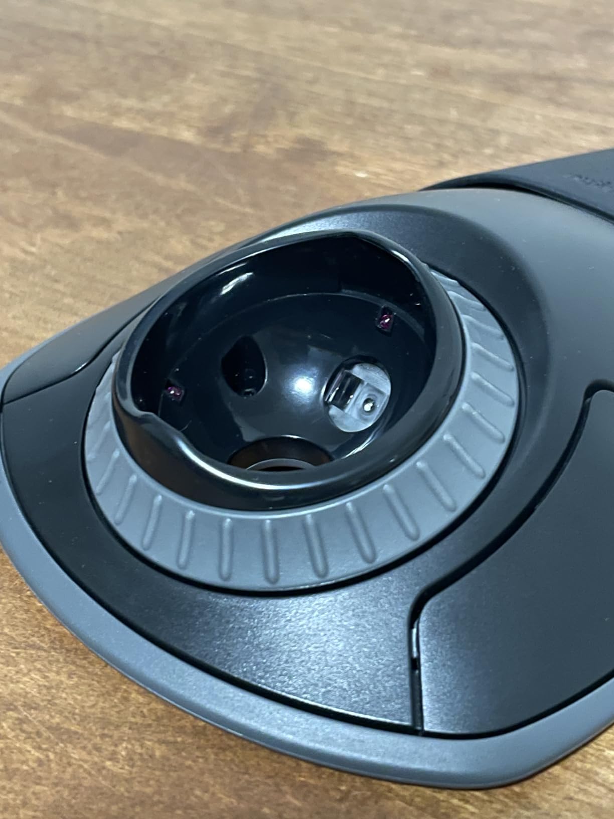 Kensington Orbit Wireless Trackball with Scroll Ring - Black-Red (K70990WW), customer photo 1