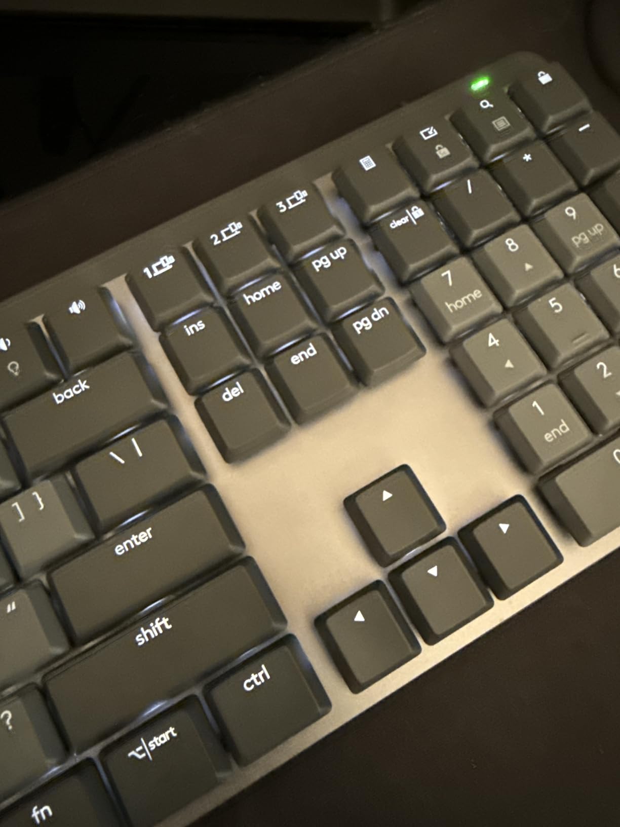 Logitech MX Mechanical Wireless Illuminated Keyboard Tactile - Graphite customer photo 2