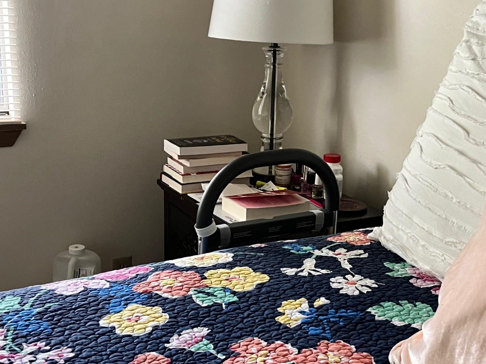 Lunderg Bed Assist Rail for Seniors with Motion Light & Non-Slip Grab Bar customer photo 1