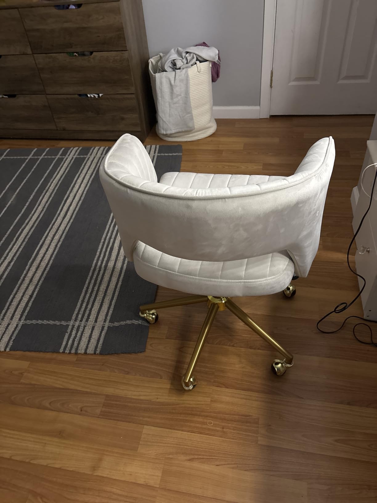 Nrizc Velvet Office Desk Chair, Upholstered Home Office Desk Chairs with Adjustable Swivel Wheels, Ergonomic Office Chair for Living Room, Bedroom, Office, Vanity Study (Beige) customer photo 1