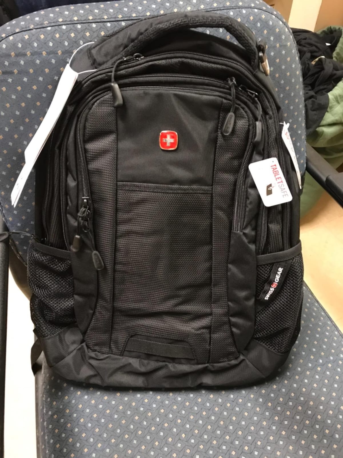 SwissGear Cecil Laptop Backpack, Fits Most 16-Inch Laptops, Three-Compartment Design, Airflow Back Panel, Black, 27.3L, 18-Inch customer photo 1