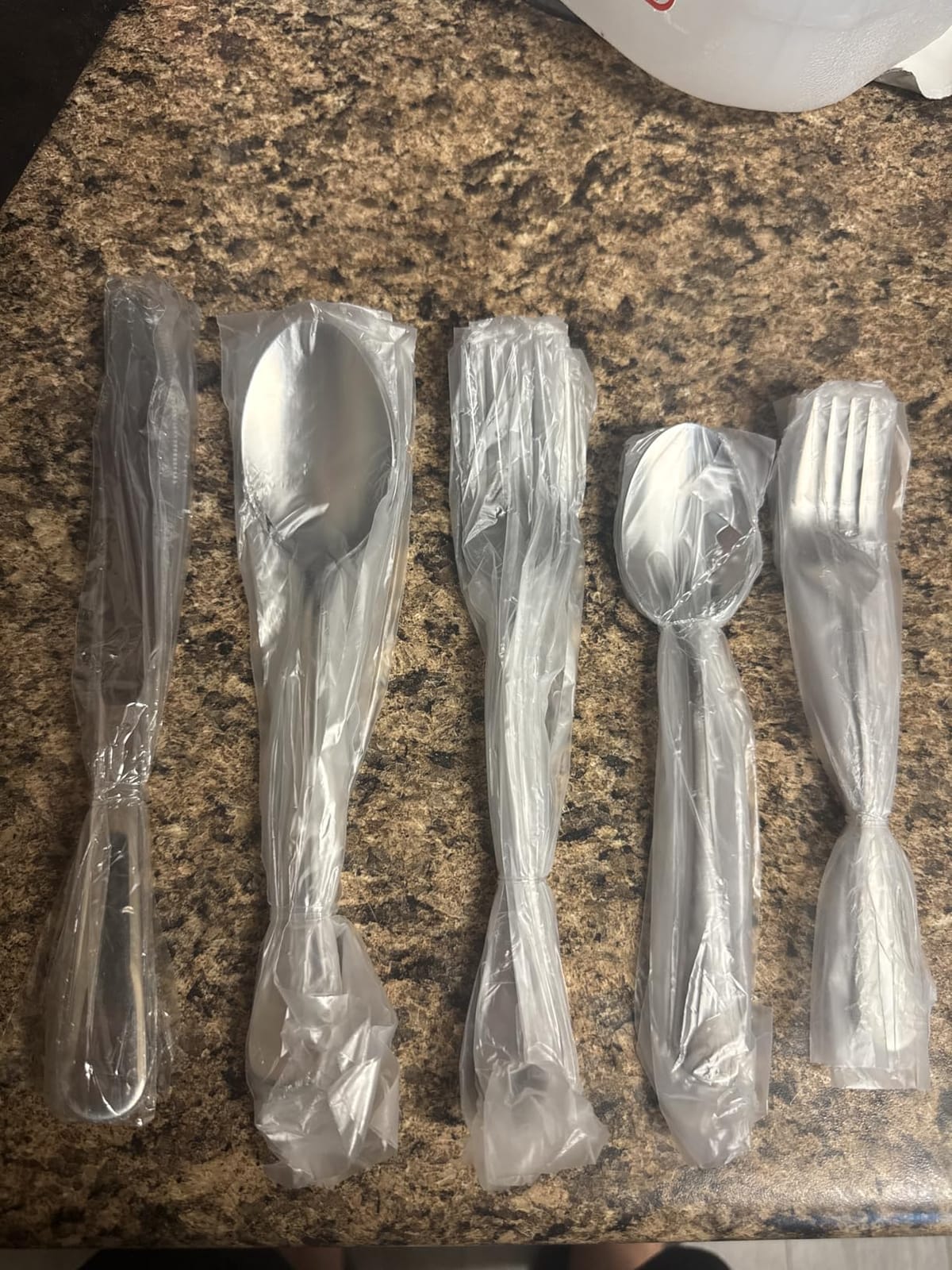 40 Piece Silverware Set Service for 8,Premium Stainless Steel Flatware Set,Mirror Polished Cutlery Utensil Set,Durable Home Kitchen Eating Tableware Set,Include Fork Knife Spoon Set,Dishwasher Safe customer photo 2