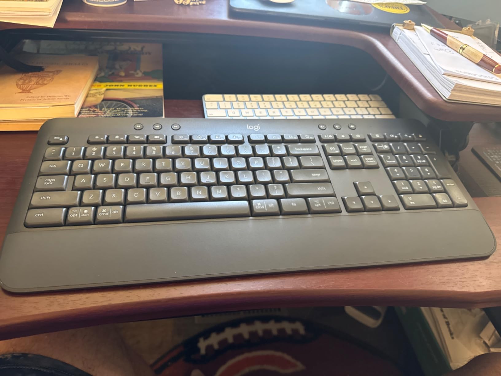Logitech Signature K650 Comfort Full-Size Wireless Keyboard - Graphite customer photo 1