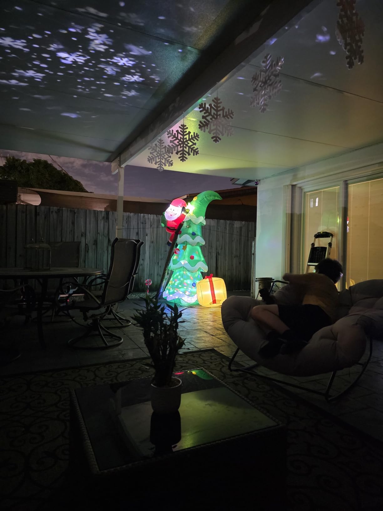 COMIN 7 FT Christmas Inflatables Tree Outdoor Decorations Blow Up Yard Present Box with Built-in LEDs for Indoor Party Garden Lawn Decor (Color-27323) customer photo 2
