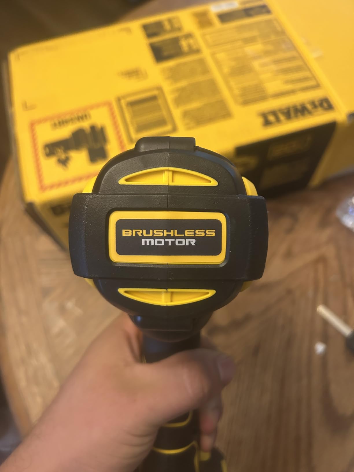 DEWALT 20V MAX Cordless Impact Wrench with Hog Ring Anvil, Brushless High Torque 1/2 Impact Gun, 4-Mode Speed, Includes Battery, Charger and Kit Bag (DCF900P1) customer photo 1