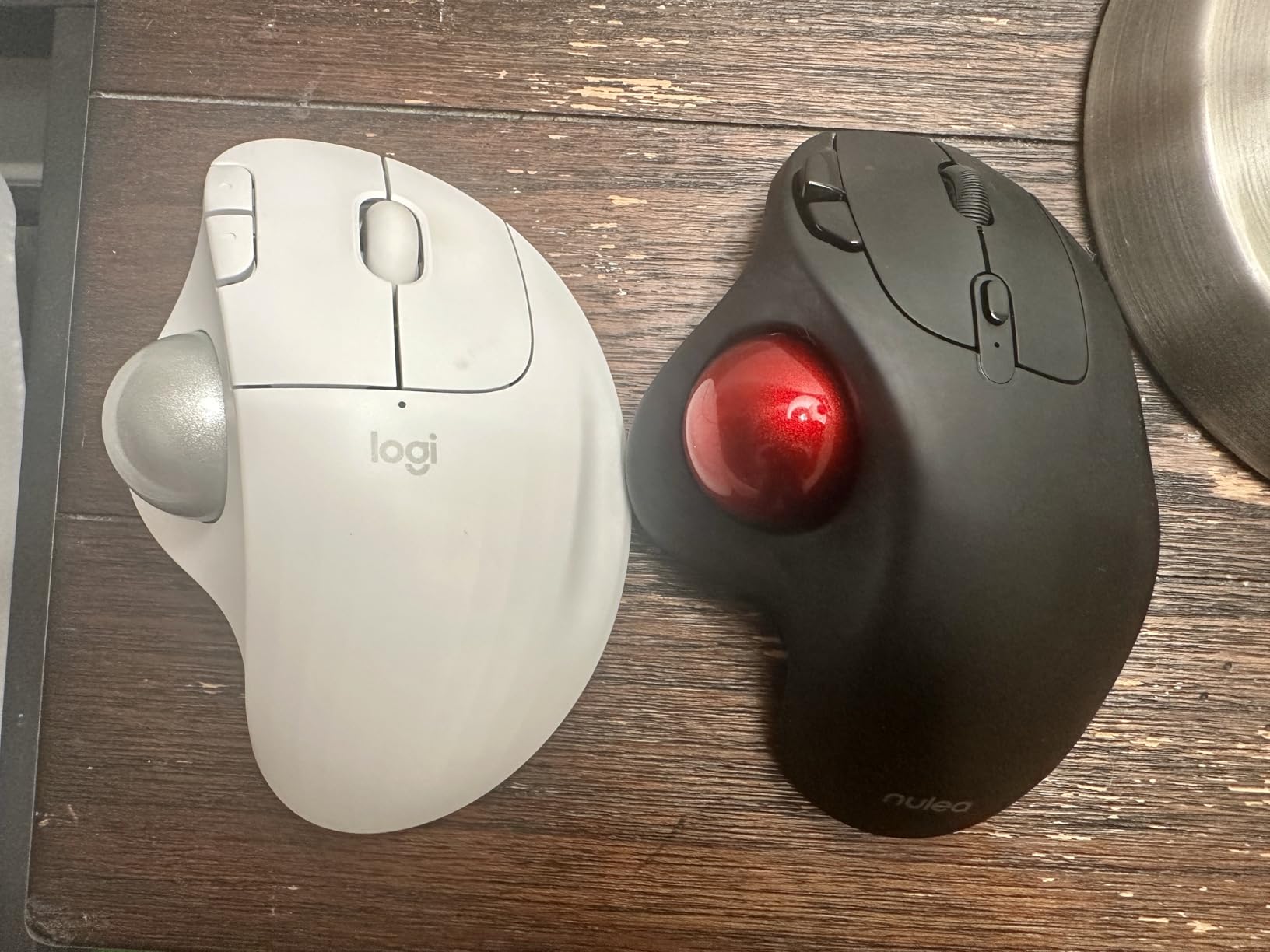 Logitech Ergo M575S Wireless Bluetooth Trackball Mouse - Graphite Blue Ball customer photo 2