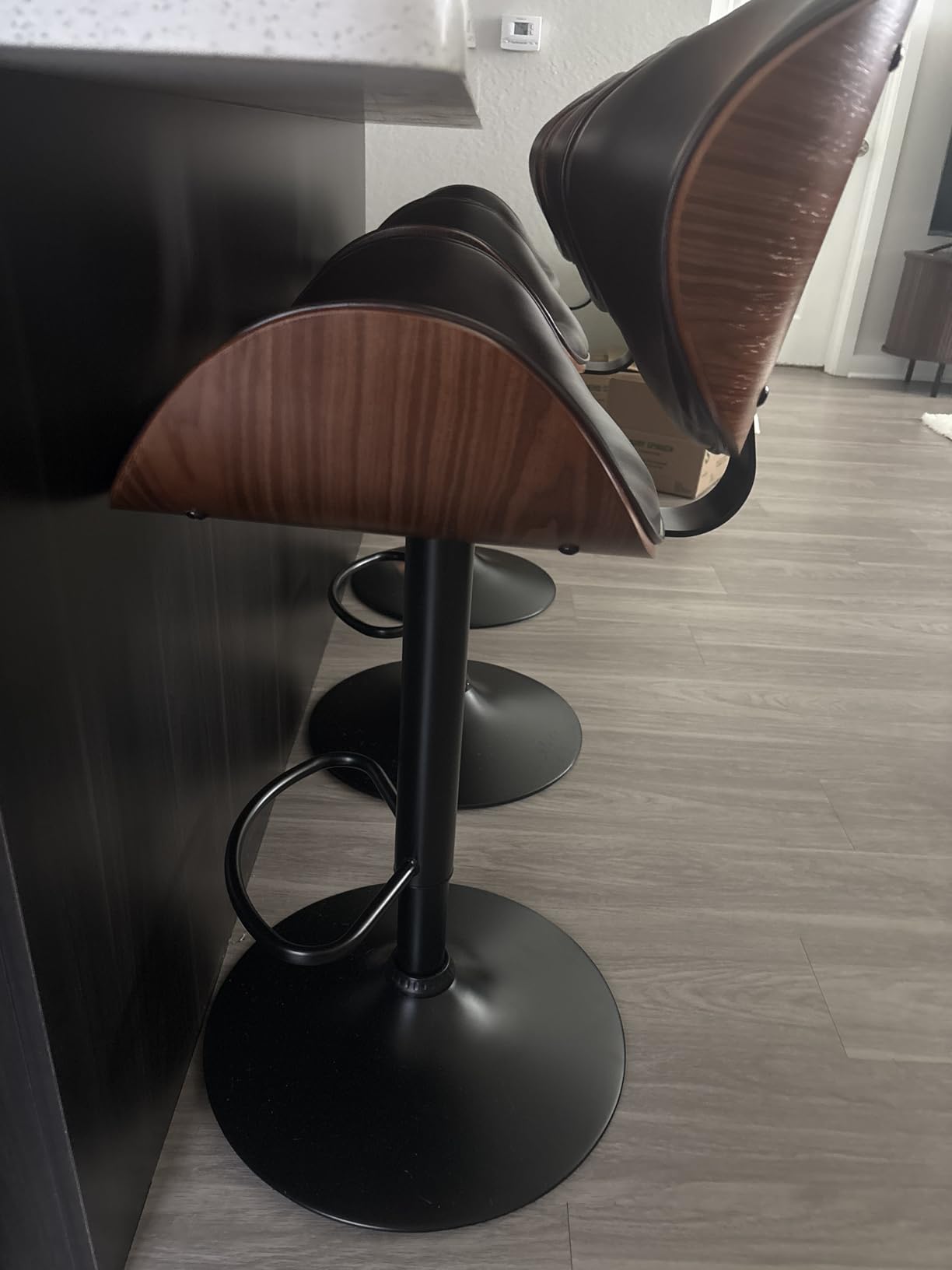 YaFiti Swivel Bar Stools Set of 2, Bar Stools for Kitchen Counter, Black customer photo 1