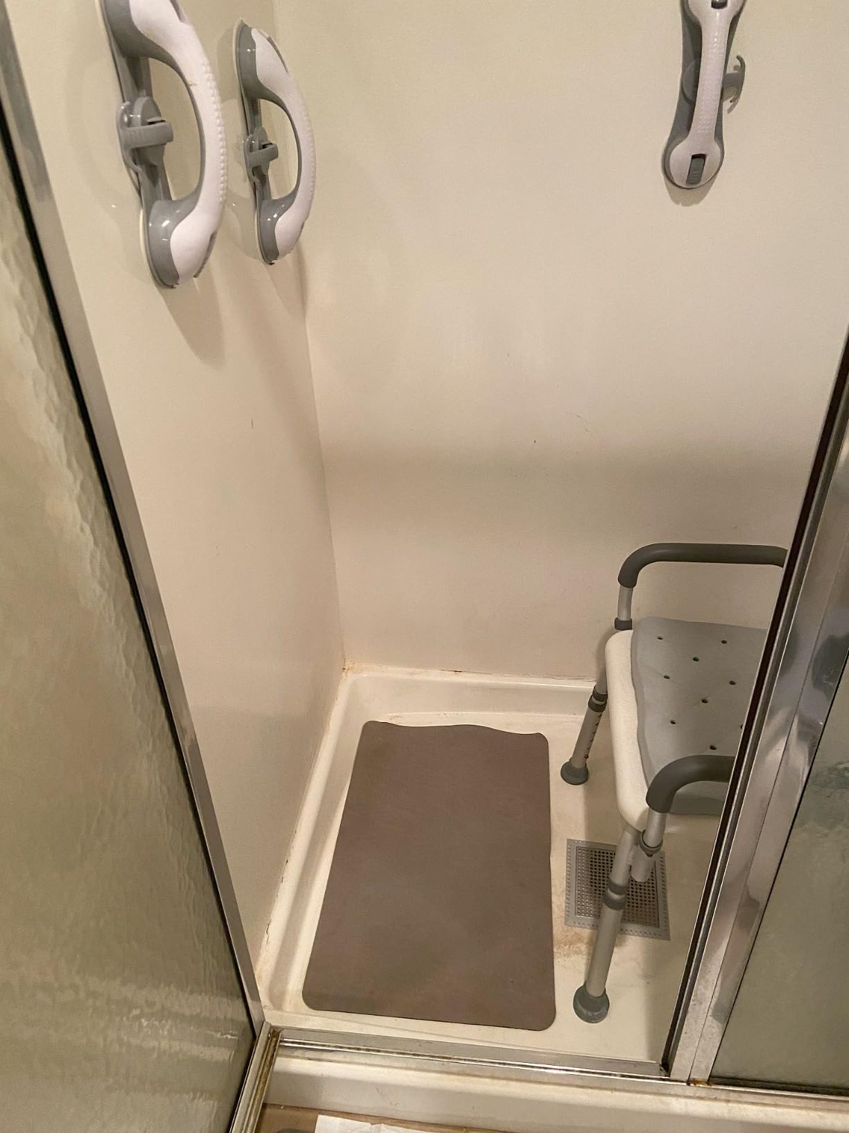 MontVoo -Bath Mat Rug-Rubber Backing Non Slip Quick Dry Absorbent Thin Bathroom Rugs Fit Under Door-Faux Suede Surface Bathroom Floor Mats-Shower Rug for in Front of Bathtub Shower Dark Grey 17