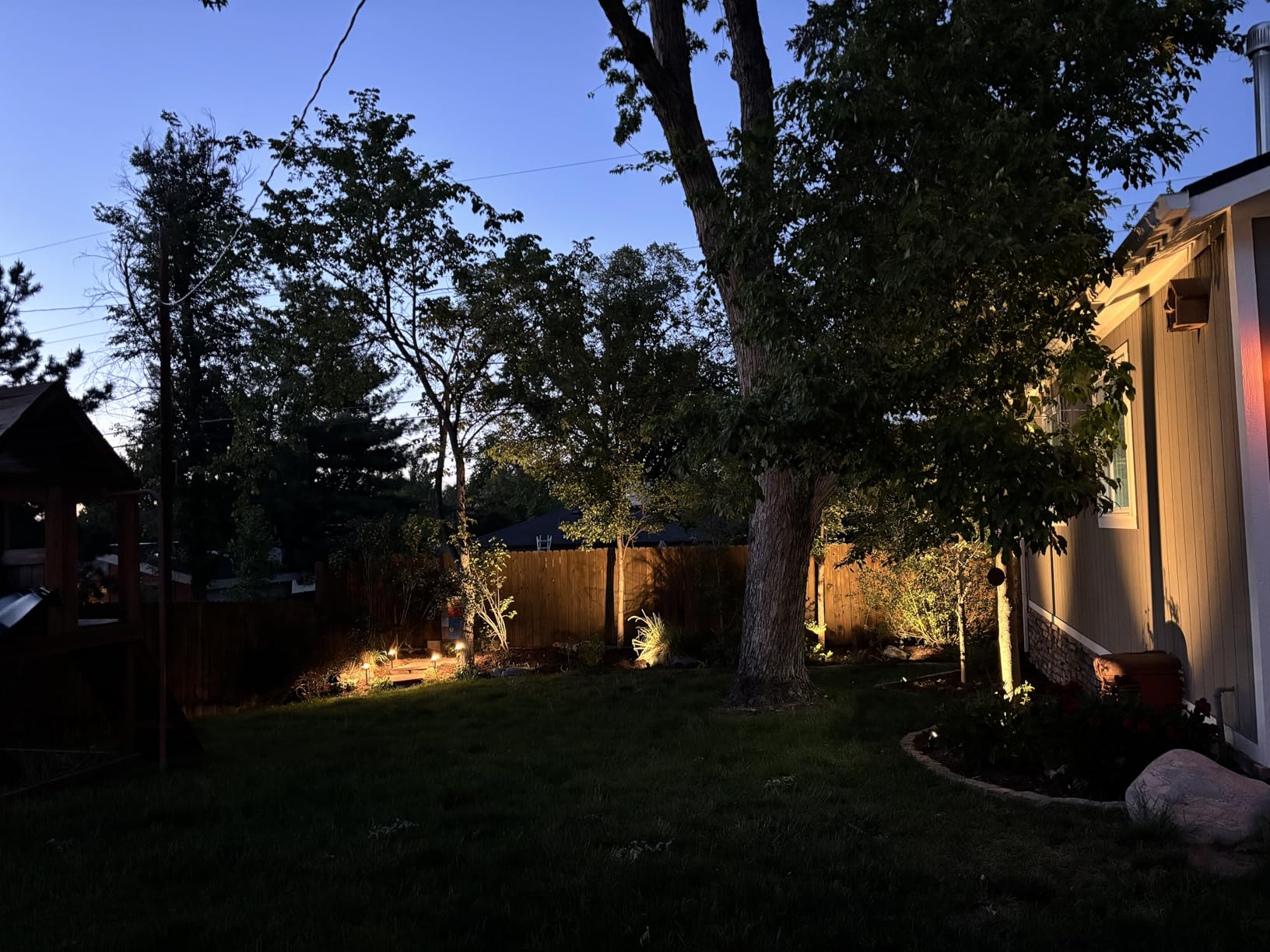 SUNVIE LED Low Voltage Landscape Lighting Kit with Transformer, 10 PCS customer photo 1