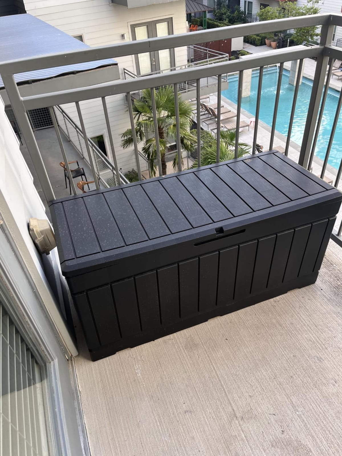 Devoko 30 Gallon Resin Deck Box Waterproof Outdoor Storage Box for Patio Furniture Pool Accessories Indoor Storage for Cushion Garden Tools (30 Gallon, Black) customer photo 2