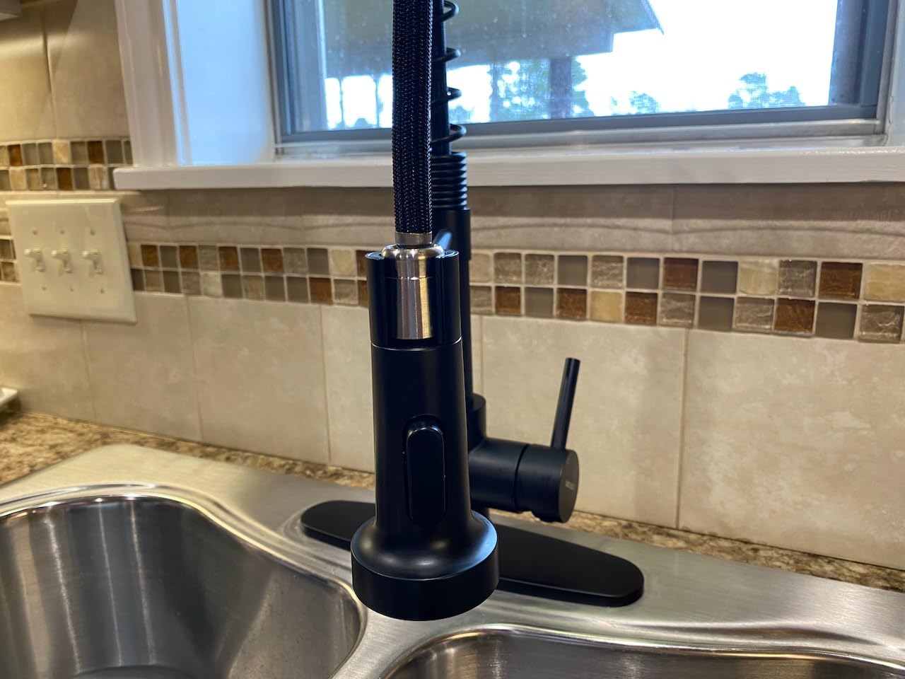 WEWE Touchless Kitchen Faucet, 2-Mode Sprayer, Matte Black, Pull-Down customer photo 2