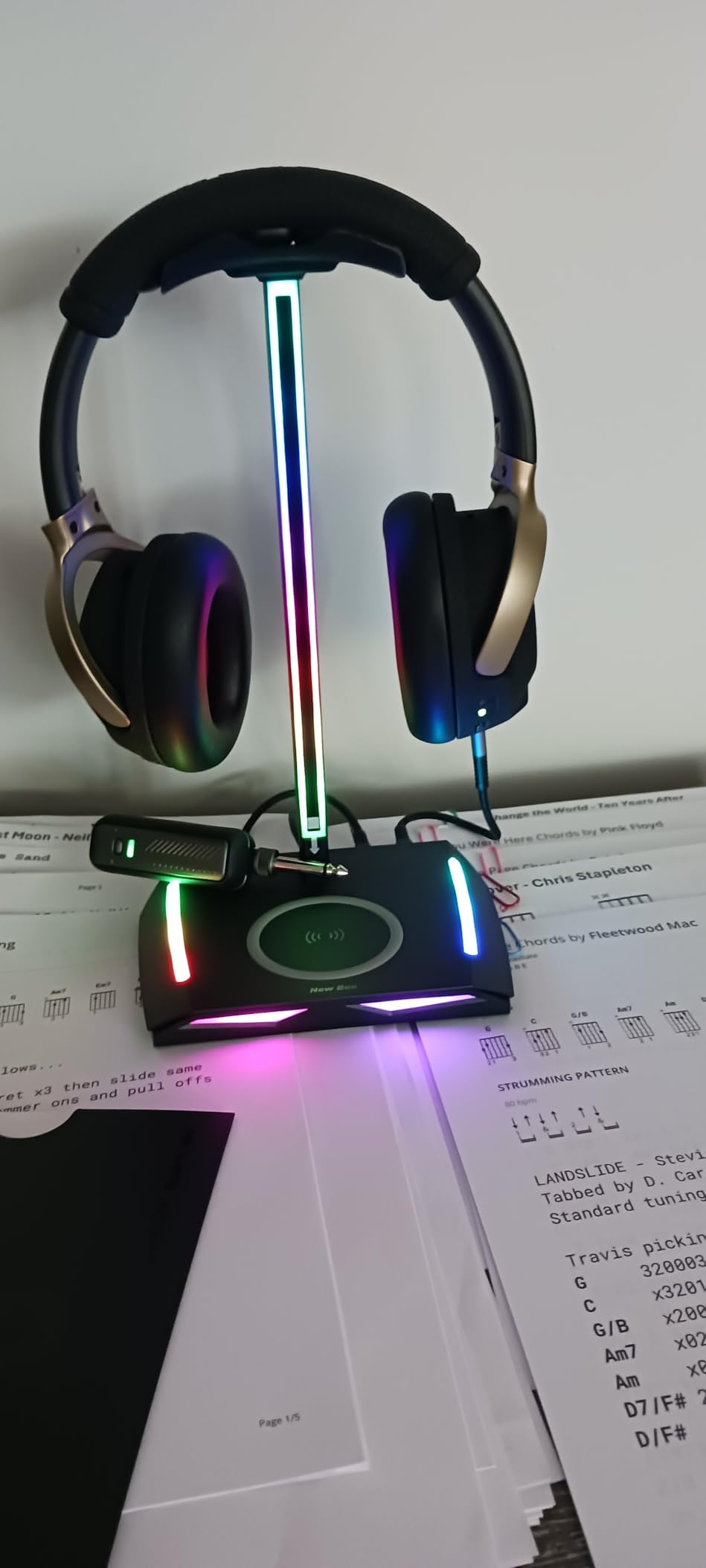 New Bee RGB Headphone Stand with 2 USB-C & 1 USB Charging Ports, Desk Gaming Headset Holder with 7 Light Modes and Non-Slip Rubber Base Suitable for All Earphone Accessories customer photo 2
