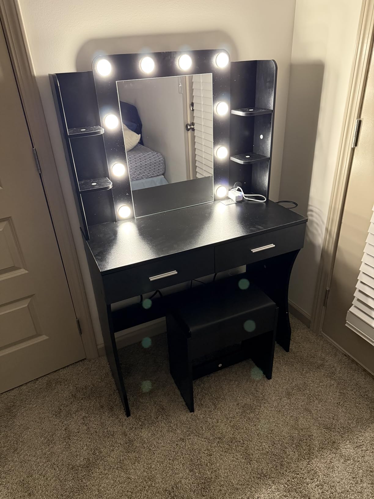 Vabches White Makeup Vanity Desk with Lighted Mirror & Charging Station customer photo 2