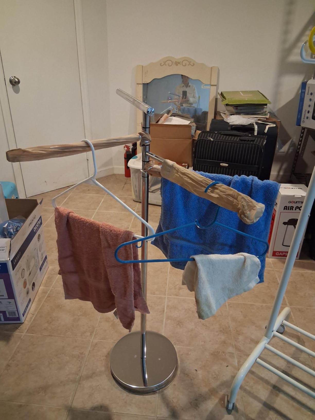 Freestanding Towel Rack, 40 Inch Tall Standing Towel Racks for Bathroom with Weighted Base, Modern Floor Towel Drying Holder Stand with 4 Swivel Arms, Stainless Steel, Chrome, YOFOVI customer photo 1