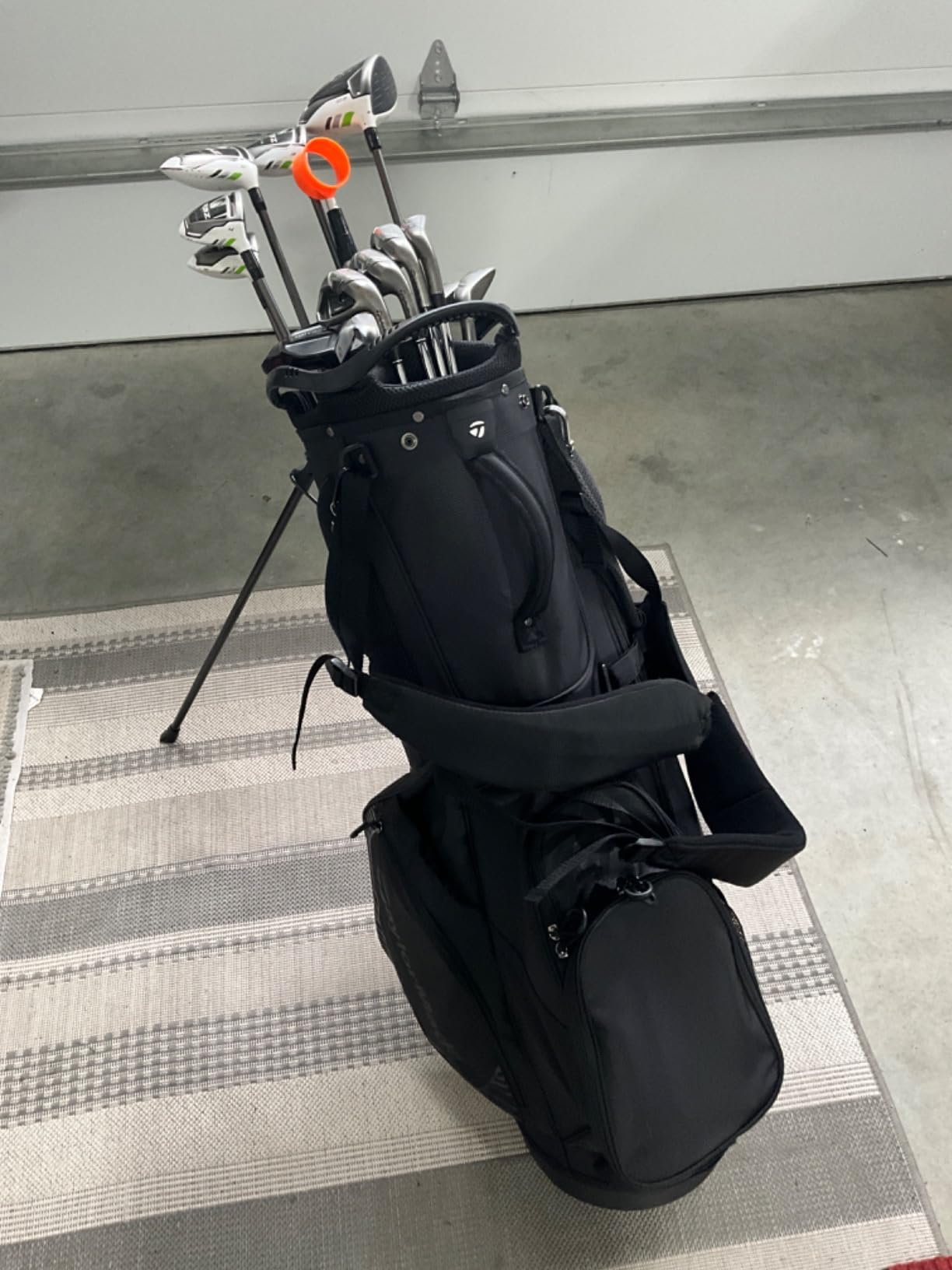 TaylorMade Pro Stand Bag, Lightweight, Ideal for Carrying or Push Cart customer photo 1