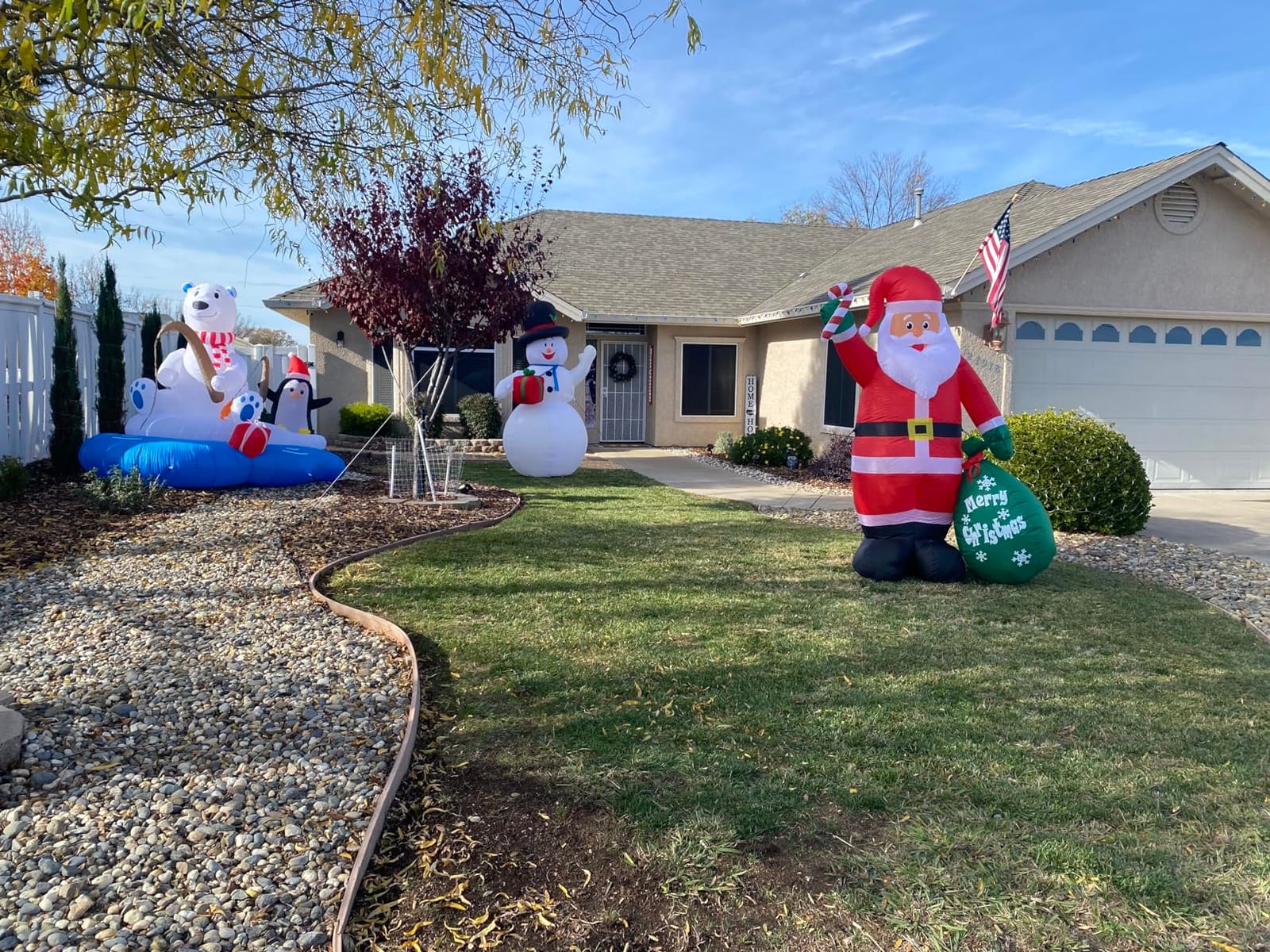 8 FT Christmas Inflatable Santa Claus with Candy and Big Gift Bag Outdoor Decor, Blow Up IP44 Weatherproof Xmas Decorations for Yard, Built-in LED Light for Gardern Lawn Indoor Winter Holiday customer photo 1