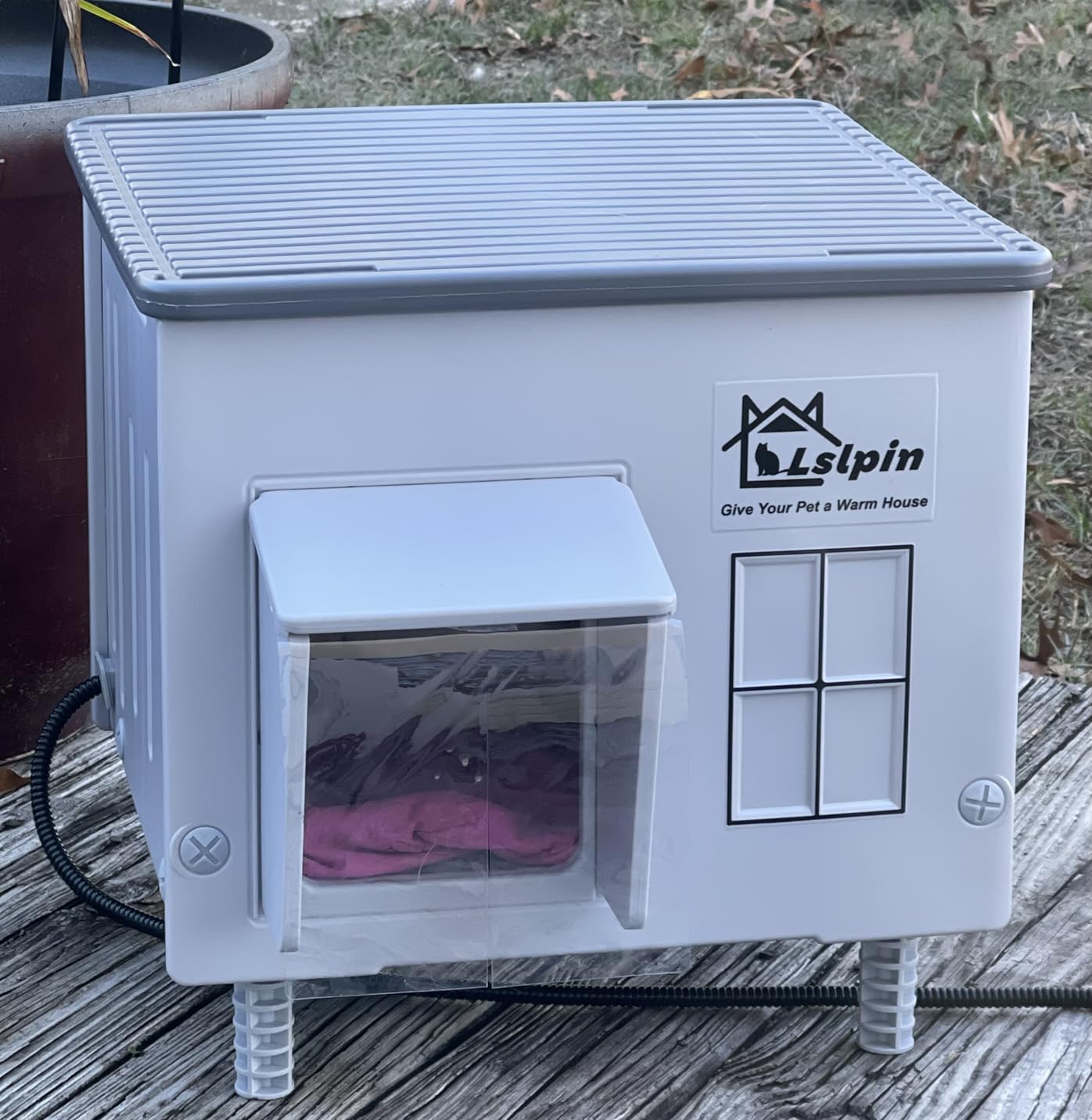 Large Heated Cat House for Outside Cats in Winter, Lslpin Weatherproof & Insulated Outdoor Feral Cat House with Escape Door,Outside Cats House Shelter with Heating Pad 21.6×16.9×17.5 customer photo 2