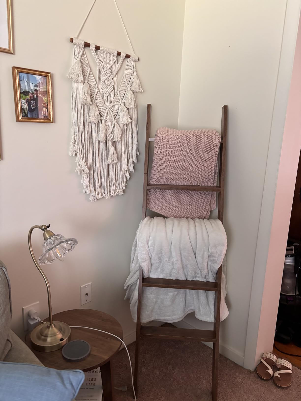 VASAGLE 5-Tier Blanket Ladder, Modern Basic Ladder Shelf customer photo 2