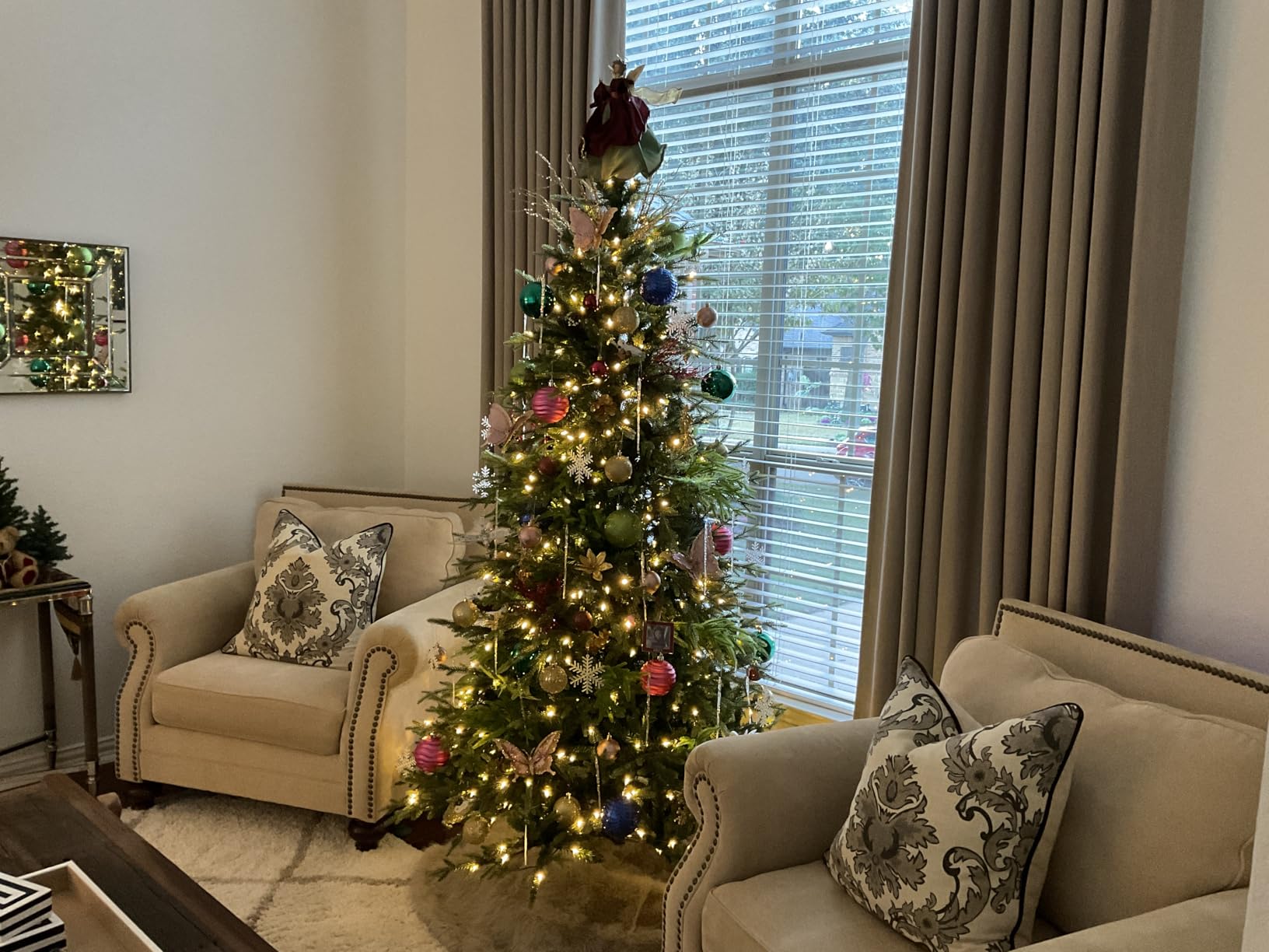 Hykolity 7.5 ft Prelit Christmas Tree with Realistic PE Foliage customer photo 1