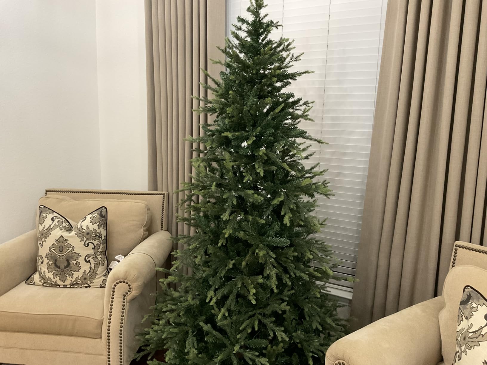 Hykolity 7.5 ft Prelit Christmas Tree with Realistic PE Foliage customer photo 2