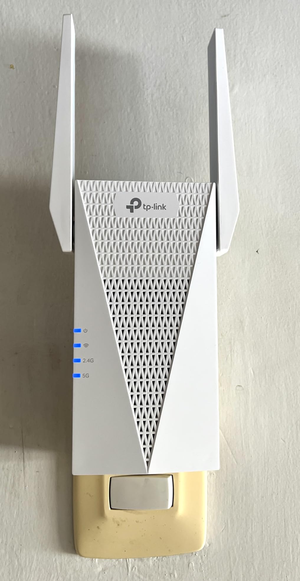TP-Link RE615X AX1800 WiFi 6 Range Extender w/Ethernet Port customer photo 1