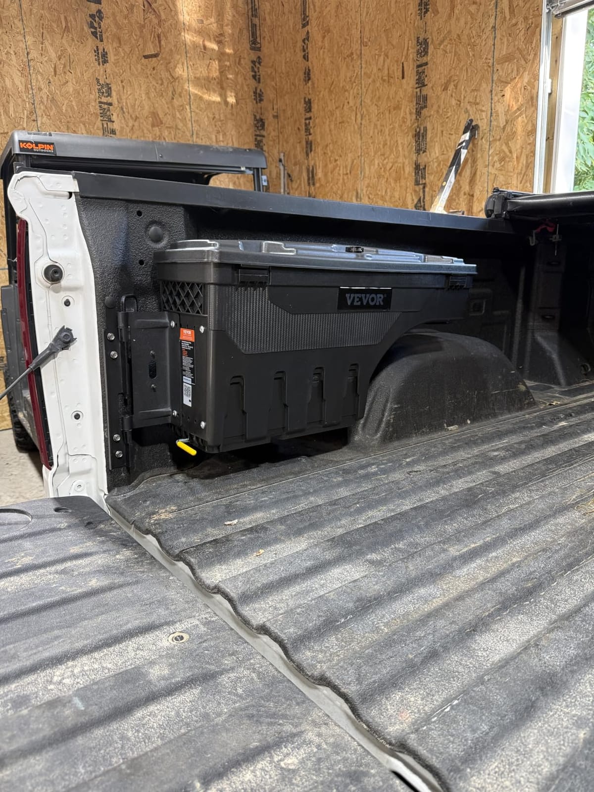VEVOR Truck Bed Storage Box, Lockable Lid, Waterproof ABS Wheel Well Tool Box 6.6 Gal/20 L, Compatible with Chevrolet Silverado 1500 GMC Sierra 1500 2019-2020, Driver Side, Black customer photo 1